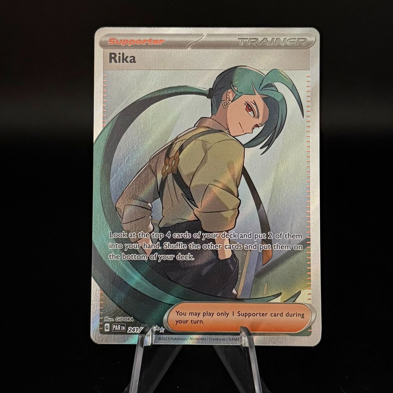 Pokémon Carte collezionabili: Rika #241 Pokemon Paradox Rift – Usato da Feuerthalen venduto da Plazatoys