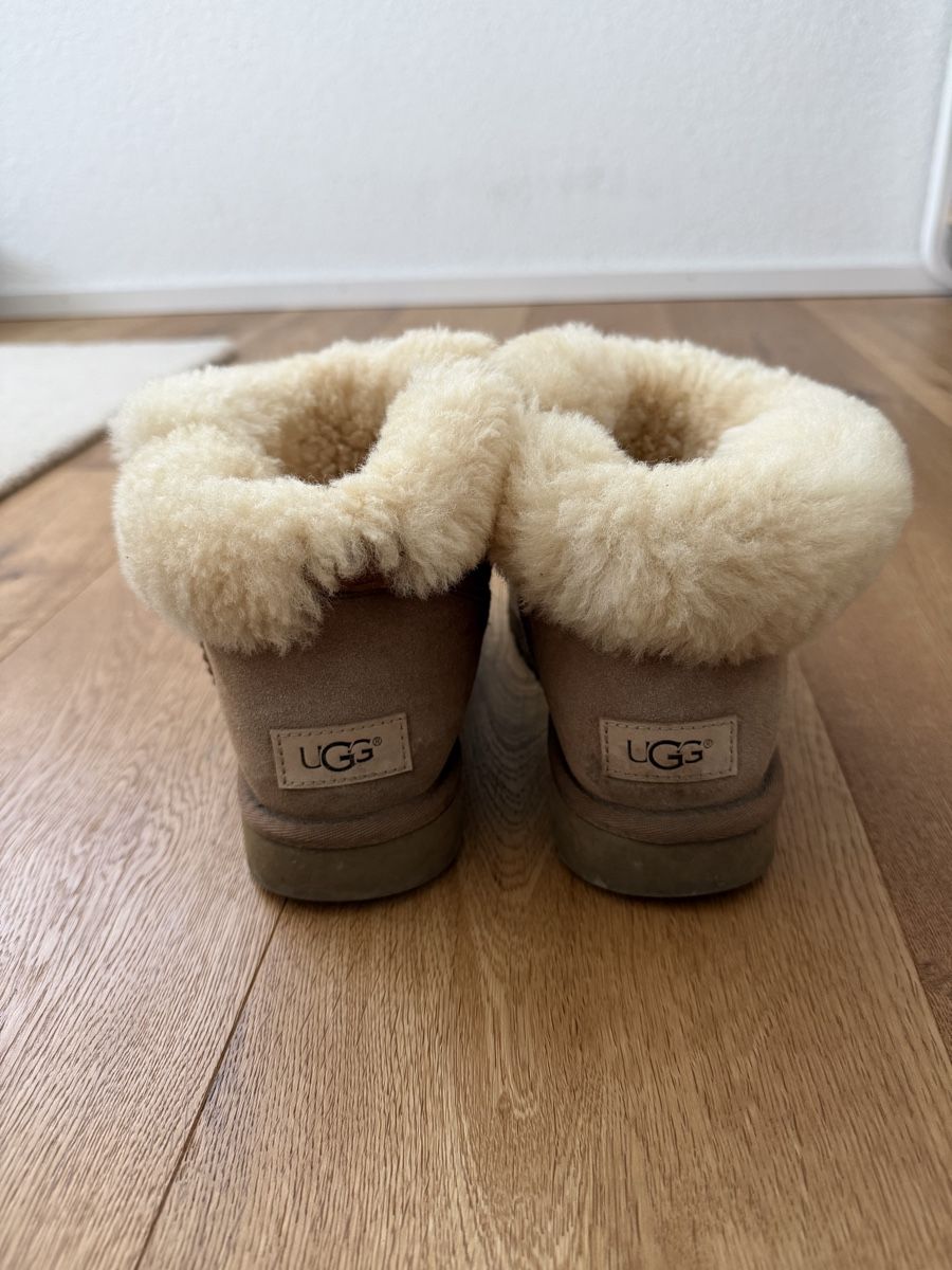 Ugg Scarpe da donna: UGG - Mini Bailey Button II, Gr. 38 – Usato da Interlaken venduto da fbnscl 3