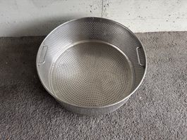 Grosses Edelstahlsieb - Löcher 4 mm