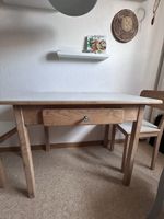 Vintage Tisch mit Schublade und 3 Stühle Holz hellblau