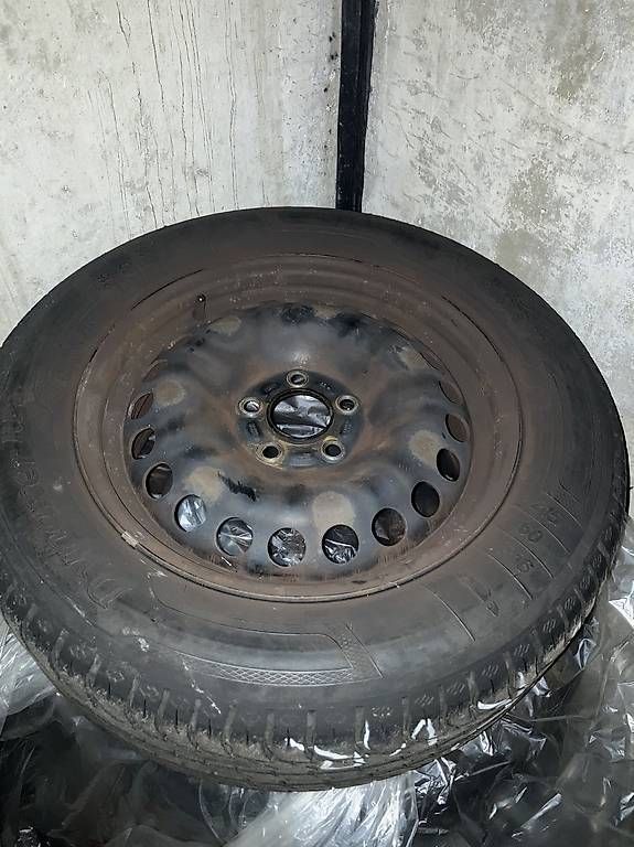 Pneus & Roues: 4 roues complètes 215/60R16 – D'occasion à Bulle par Bfm1