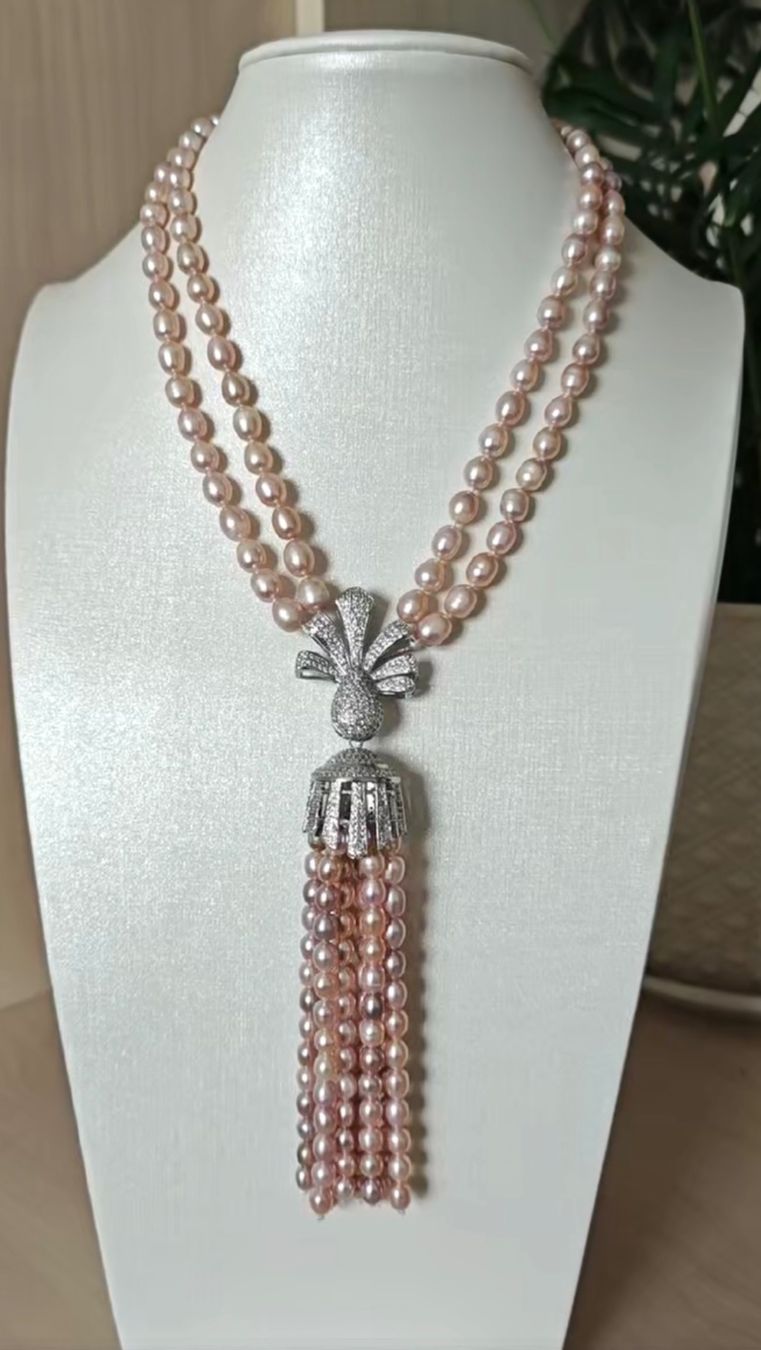Catenine: Collier perles roses double rangées – Nuovo e nell'imballaggio originale da St-Maurice venduto da Sandrinette123 1