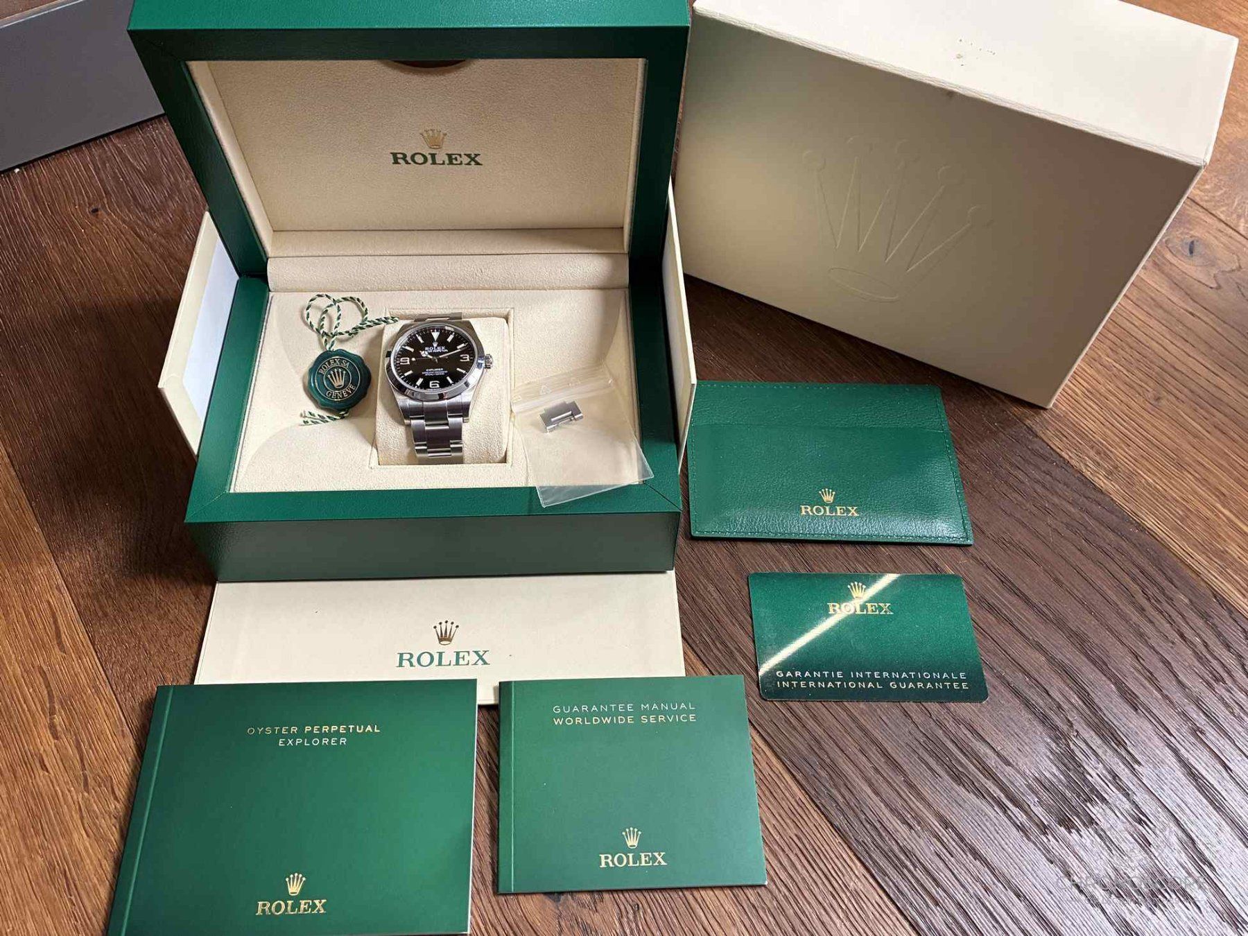 Rolex Orologi: Rolex Explorer Ref.  214270 full set from 2020, first owner – Usato da Luzern venduto da ChronoScope6004 8