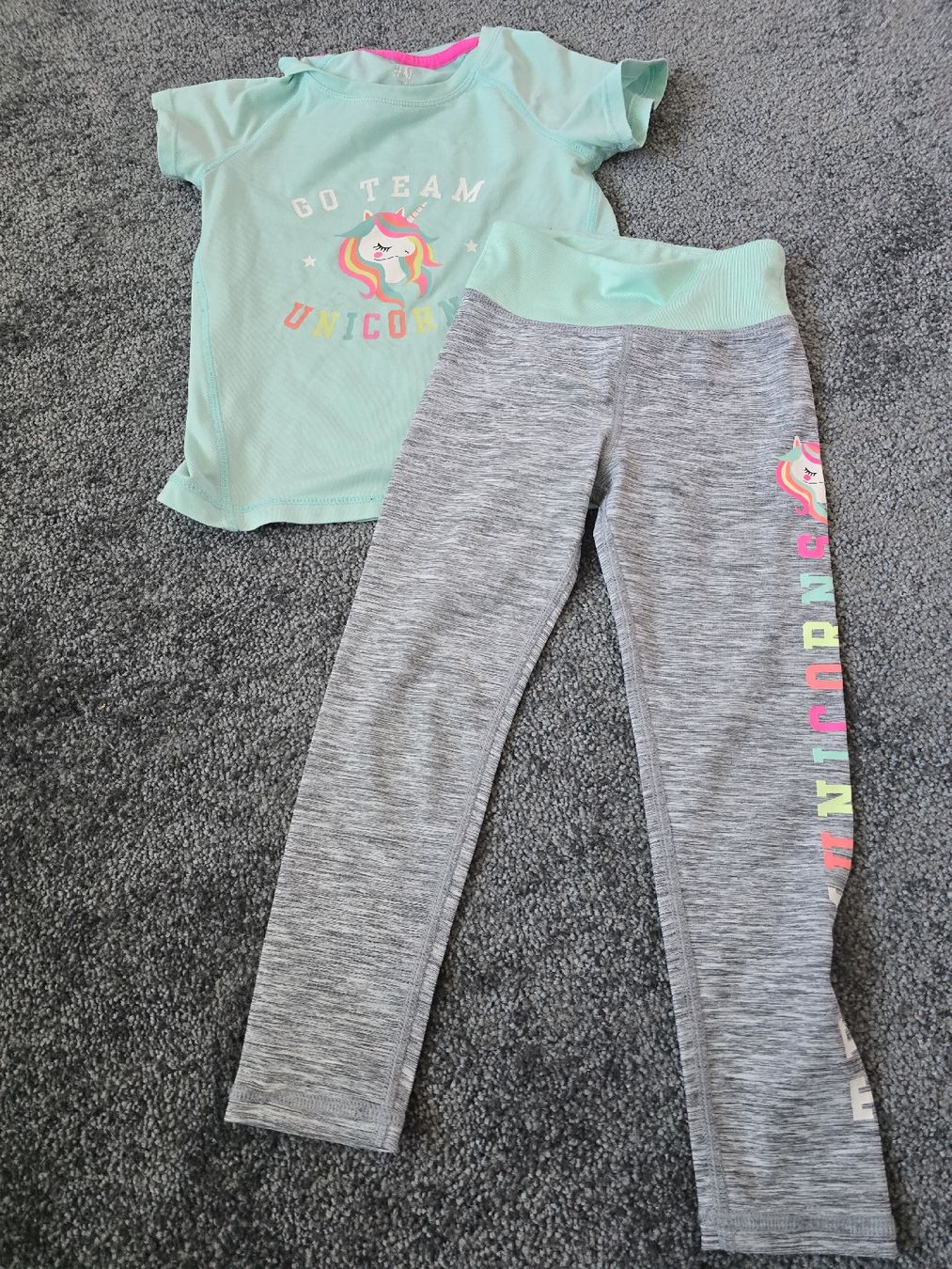 H&M Lotti & Set di vestiti: Sport set Einhorn Gr.98-104 – Usato da Unterentfelden venduto da Panda-87