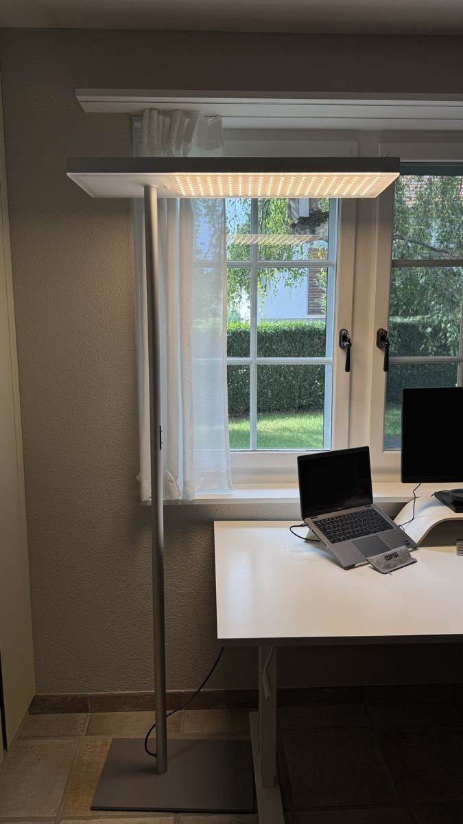 Lampes: Nimbus Stehleuchte mit Bewegungssensor und Dimmfunktion – D'occasion à Uitikon Waldegg par sab271 2