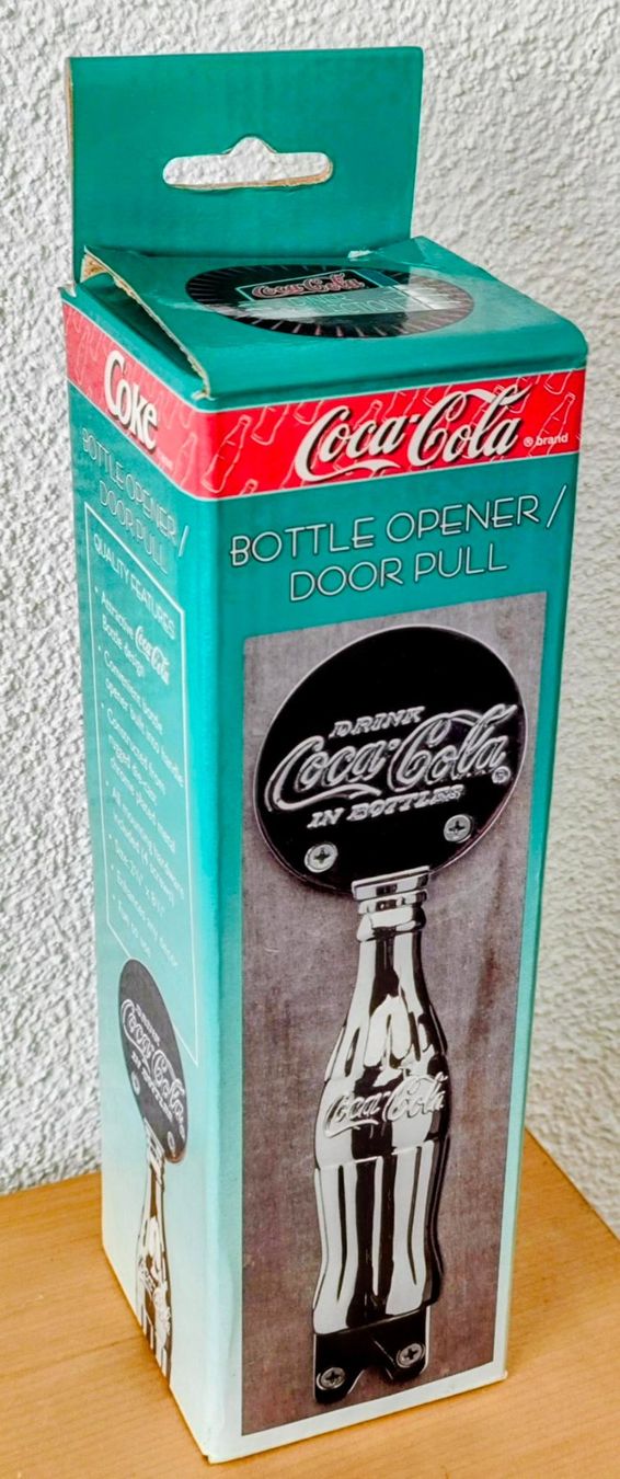 Apribottiglie & Tappi per chiusura: EXKLUSIVER Coca-Cola Wandflaschen-Öffner – Nuovo e nell'imballaggio originale da Pfäffikon ZH venduto da Colacity 3