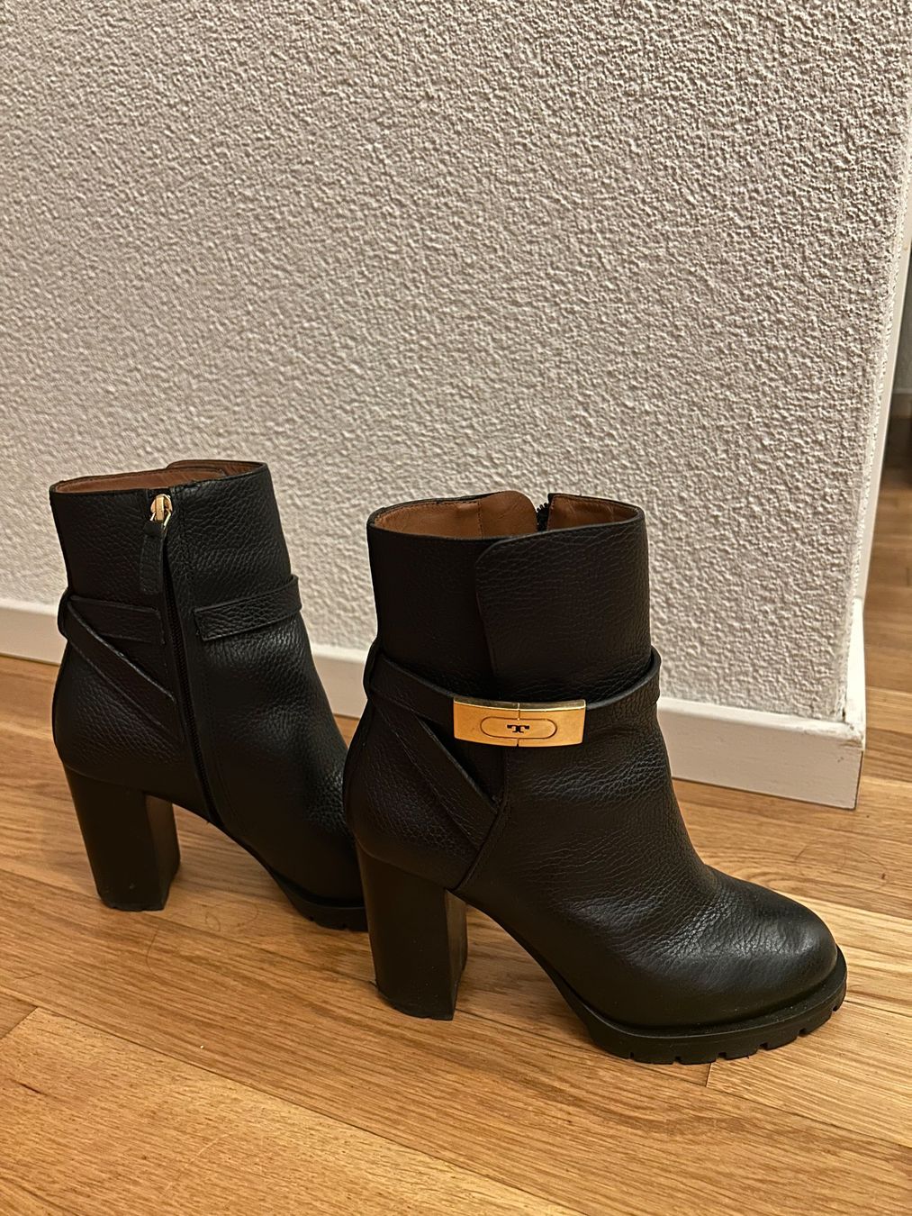 Tory Burch Scarpe da donna: Bottines Tory Burch en cuir - Taille 36 – Usato da Solothurn venduto da MO_C23 2