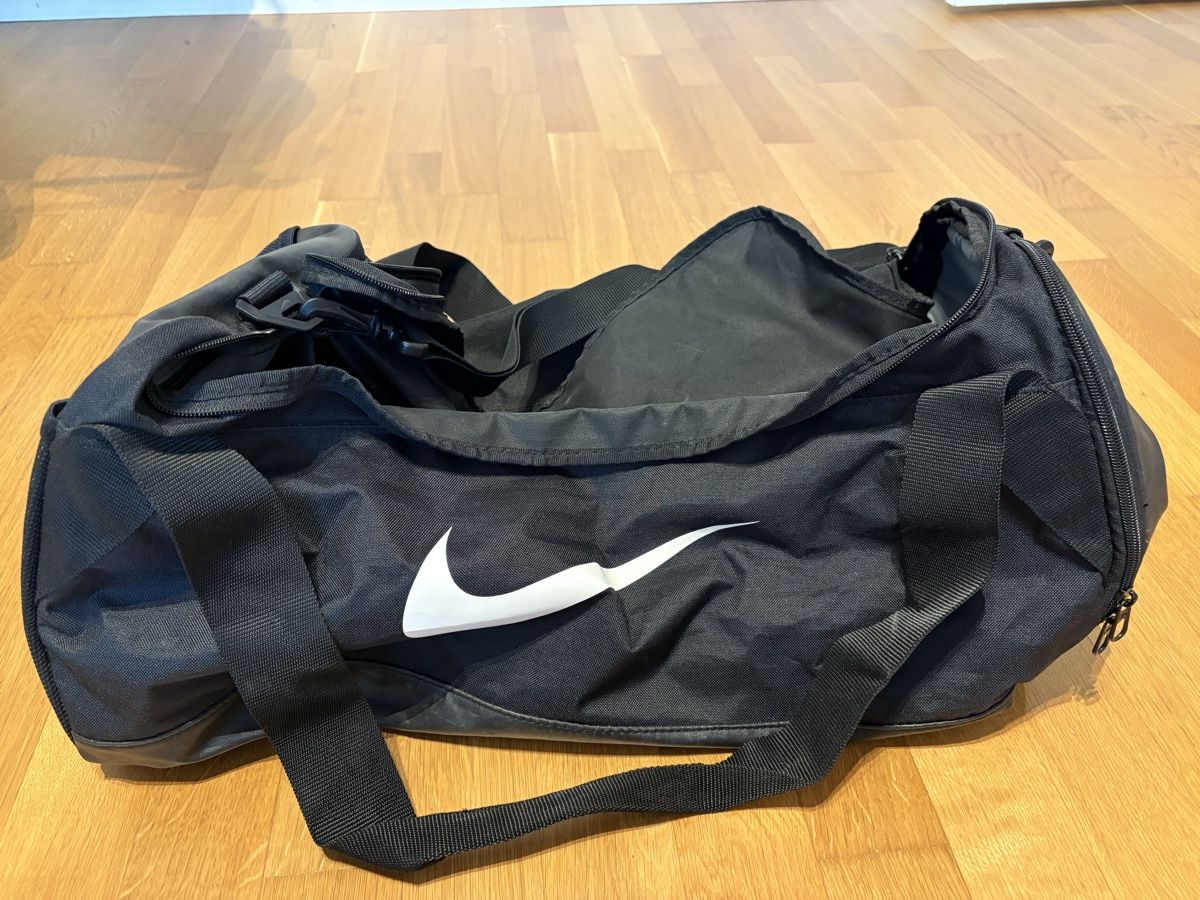 Nike Borse: Nike Sporttasche Schwarz – Nuovo (secondo la descrizione) da Zeihen venduto da Nolu03
