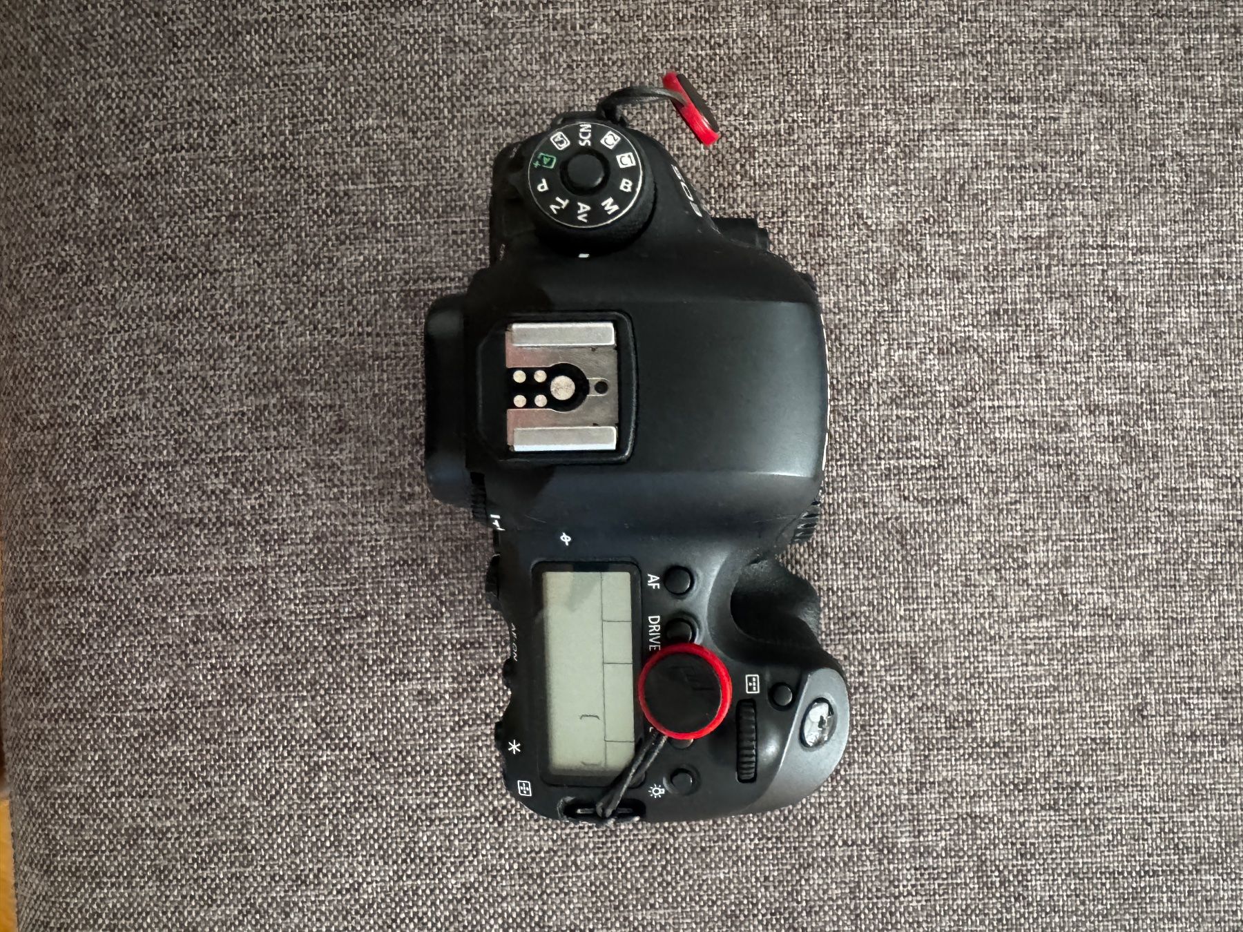 Canon Fotocamera: Canon EOS 6D Mark II mit Batteriegriff – Usato da Birmensdorf ZH venduto da tilmorton 3