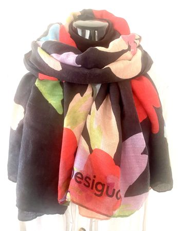 Schöner Desigual Schal mit farbenfrohem Blumenmuster
