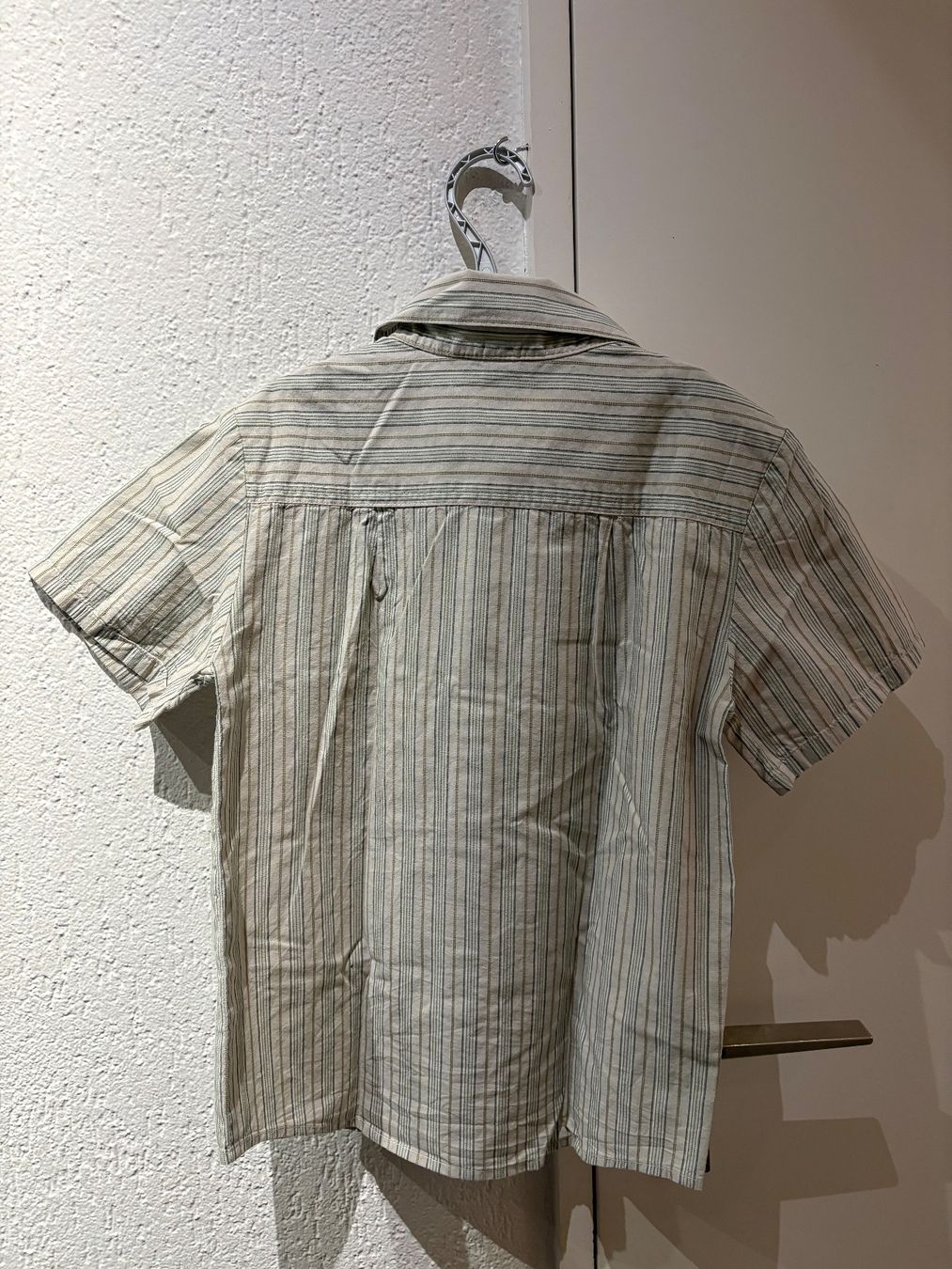 H&M Hemden, T-Shirts & Polos: Kurzarm-Hemd von H&M Grösse 122 – Gebraucht aus Pfäffikon ZH von rue78 1