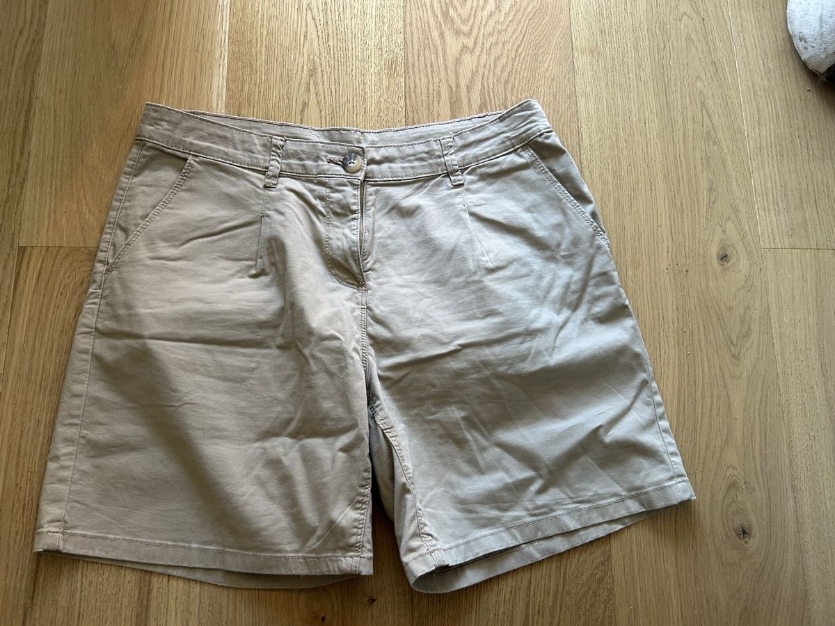 Benetton Hosen: Benetton, bermuda coton beige taille 42 – Gebraucht aus Lausanne von lavirgule