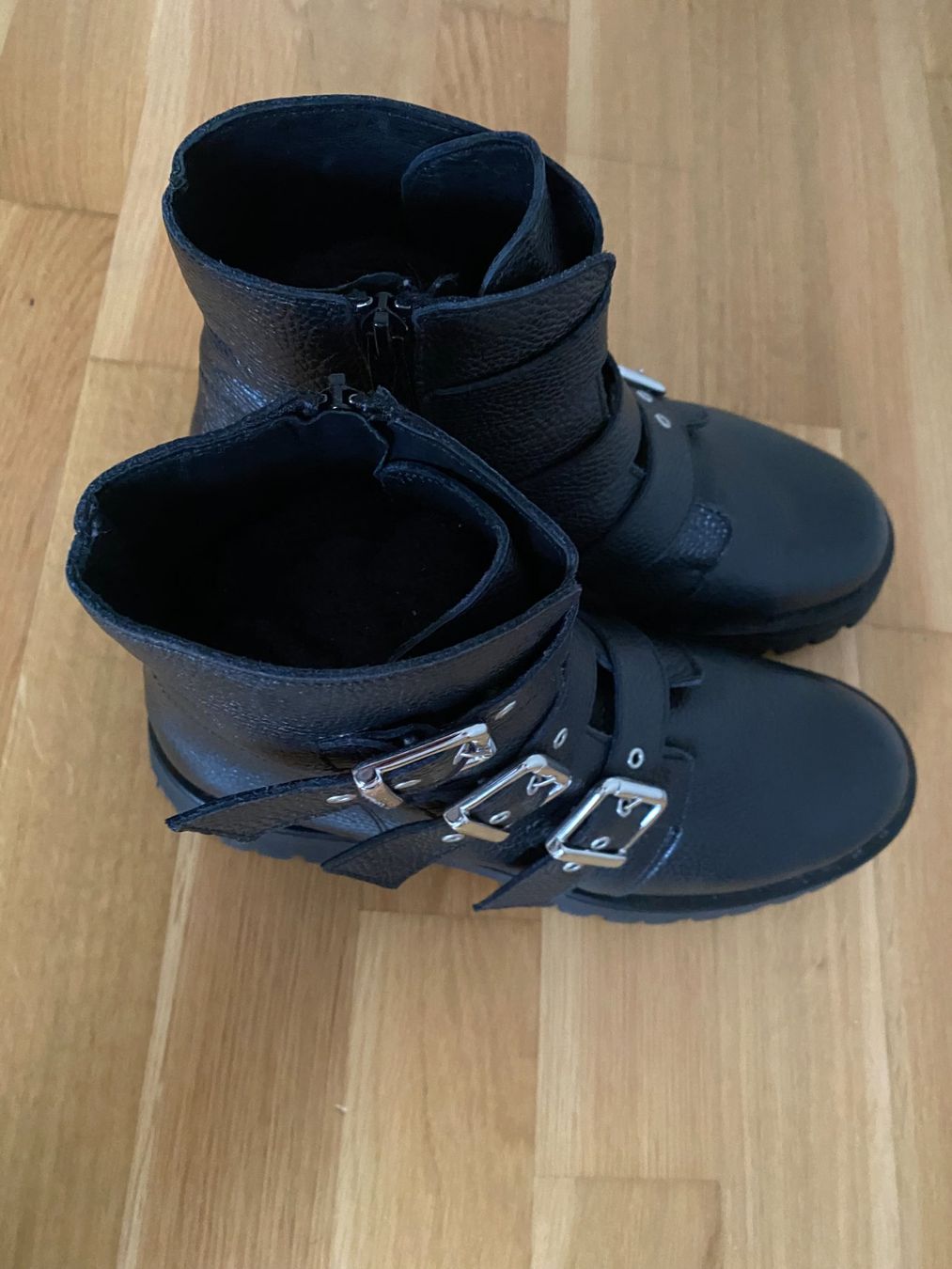 We Scarpe da donna: we do   Coole Leder Boots mit Schnallen Gr. 41 schwarz – Nuovo (secondo la descrizione) da Niederrohrdorf venduto da park5 4