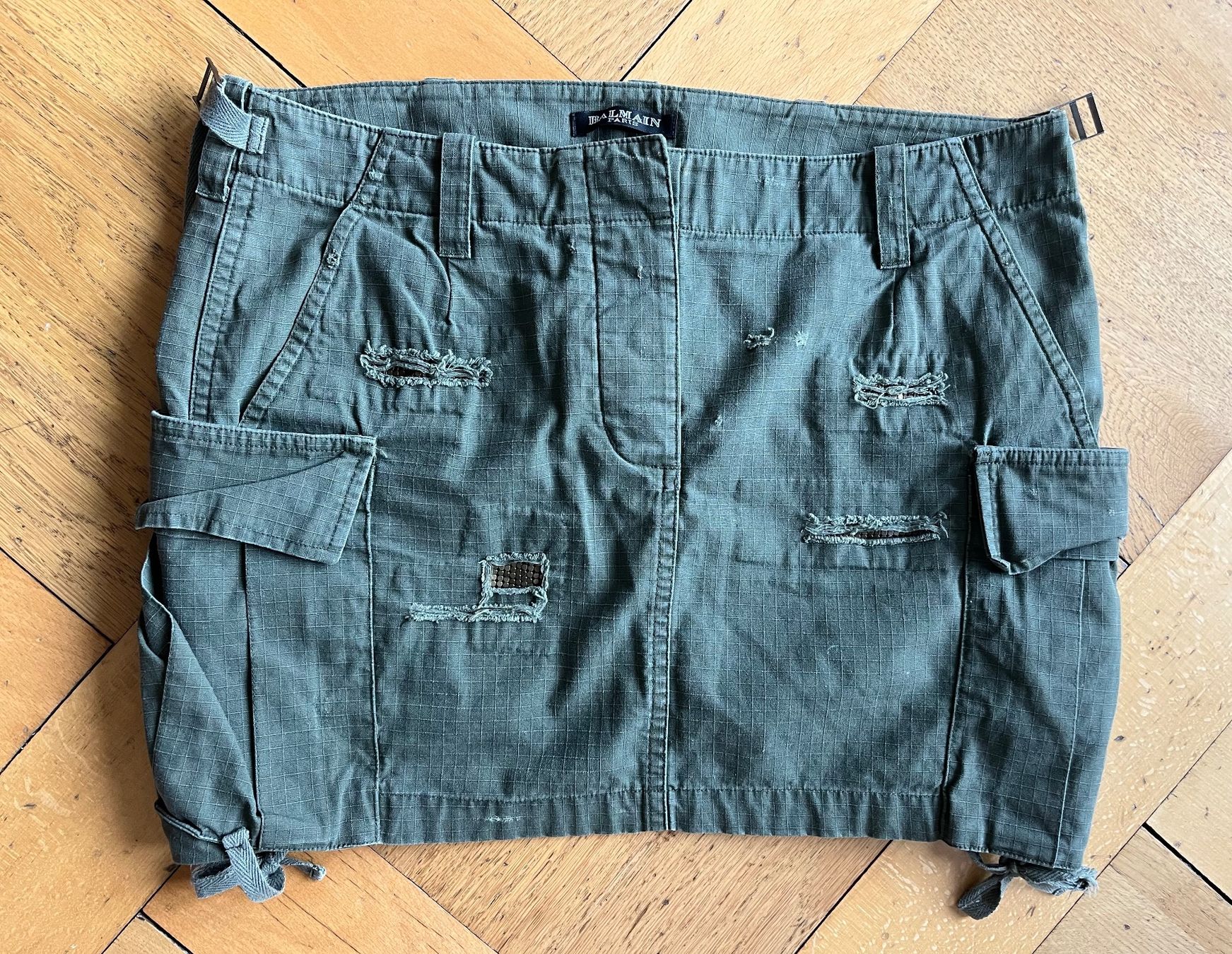 Balmain Gonne: BALMAIN, mini jupe, militaire – Usato da Genève venduto da dachaw