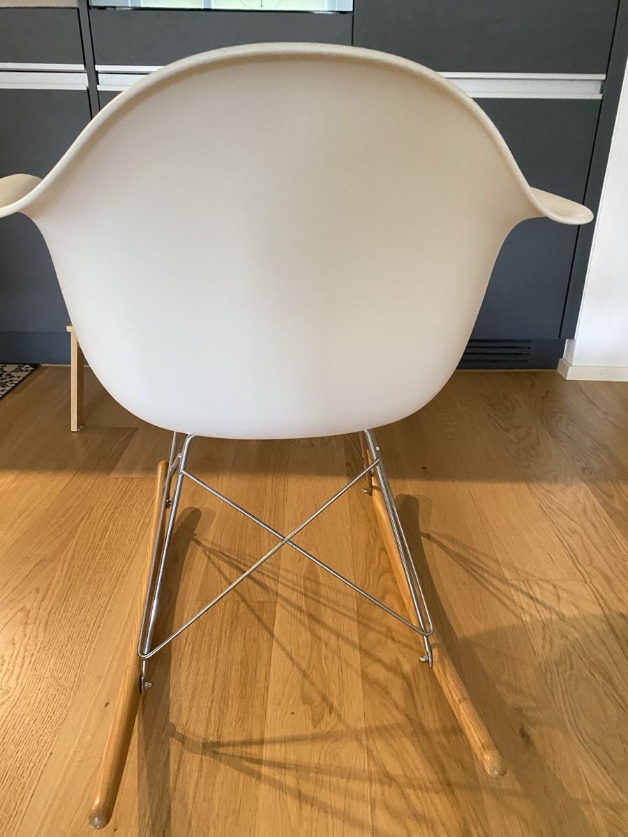 Sedie: Replika Eames Schaukelstuhl RAR, weiss – Usato da Muri (AG) venduto da finduso 5