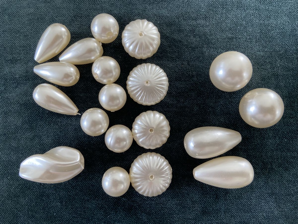 Perle (finte): 19 Perlen, Basteln, Schmuck, Perlenmix Creme – Nuovo (secondo la descrizione) da Luzern venduto da waterfront1 1