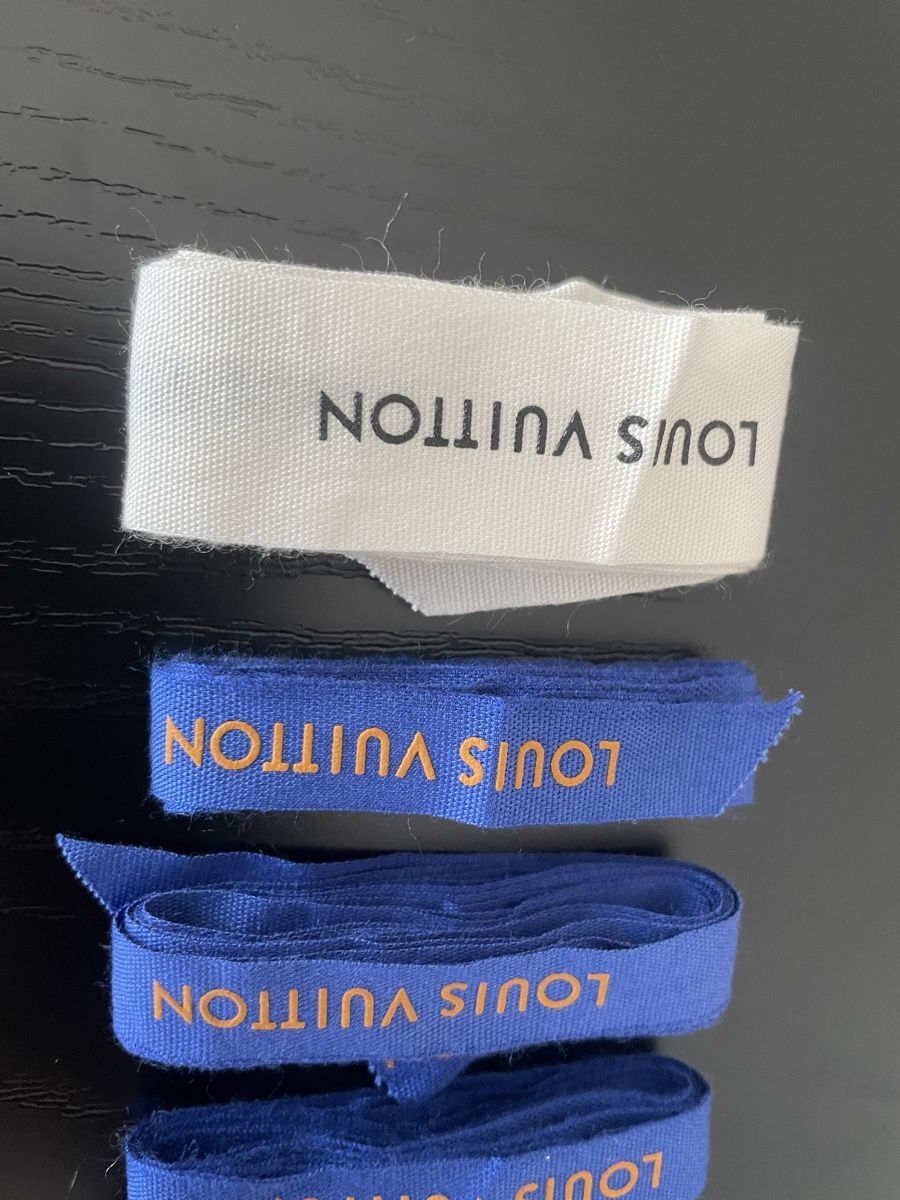 Nastri decorativi: ORIGINALE LOUIS VUITTON GESCHENKBÄNDER BLAU – Nuovo (secondo la descrizione) da Rorschacherberg venduto da drdupor 4