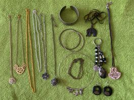 Schmuck Lot - Verschiedene Ketten, Armbänder, Etc.