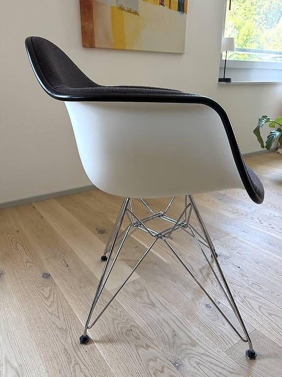 Chaises: Vitra Designer Eames Plastic Armchair DAR mit Polster – D'occasion à Winterthur par buc_7yxq 2