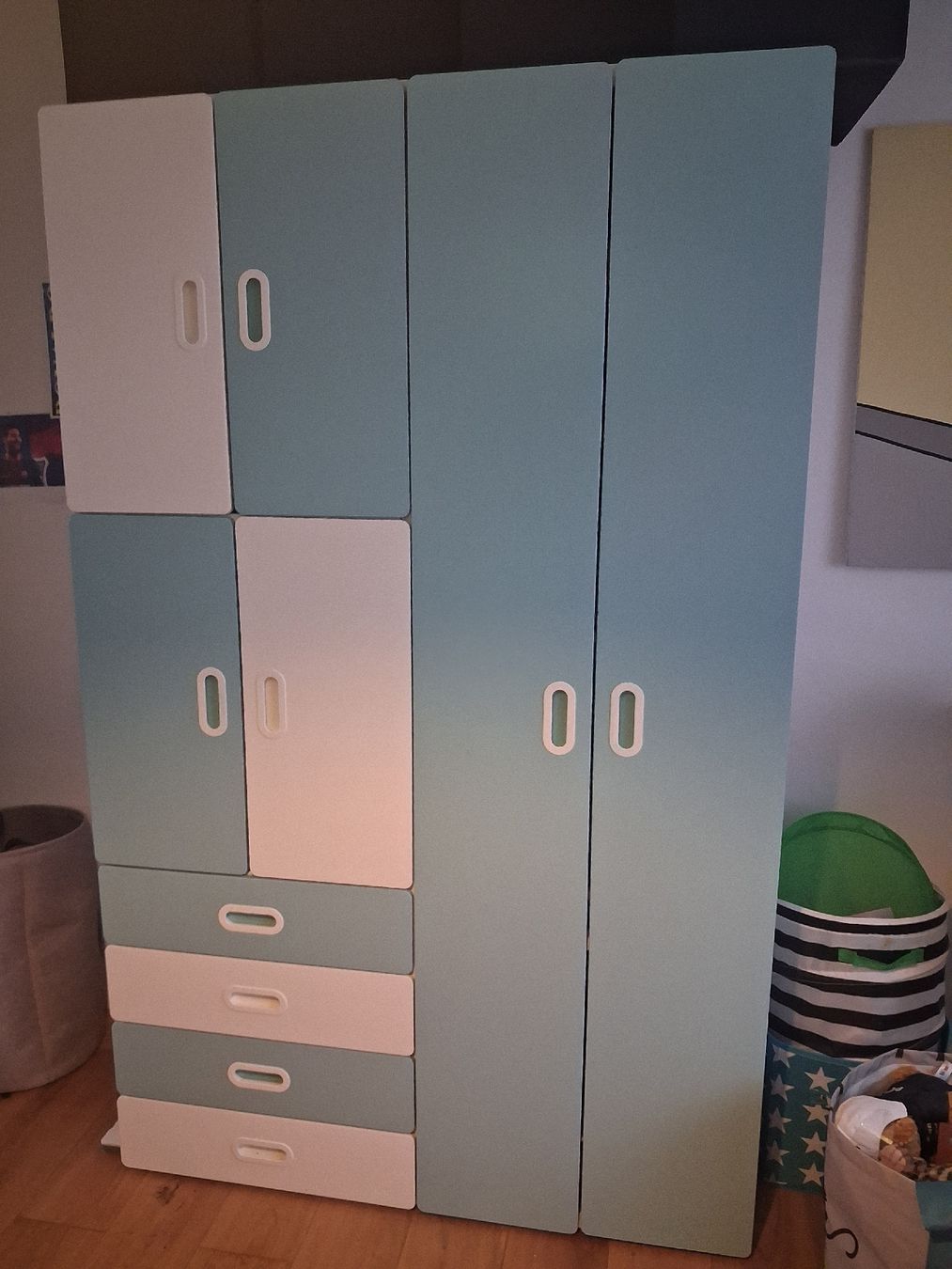 Ikea Armadi: Kleiderschrank Kinderzimmer blau weiss – Usato da Thalwil venduto da myandine