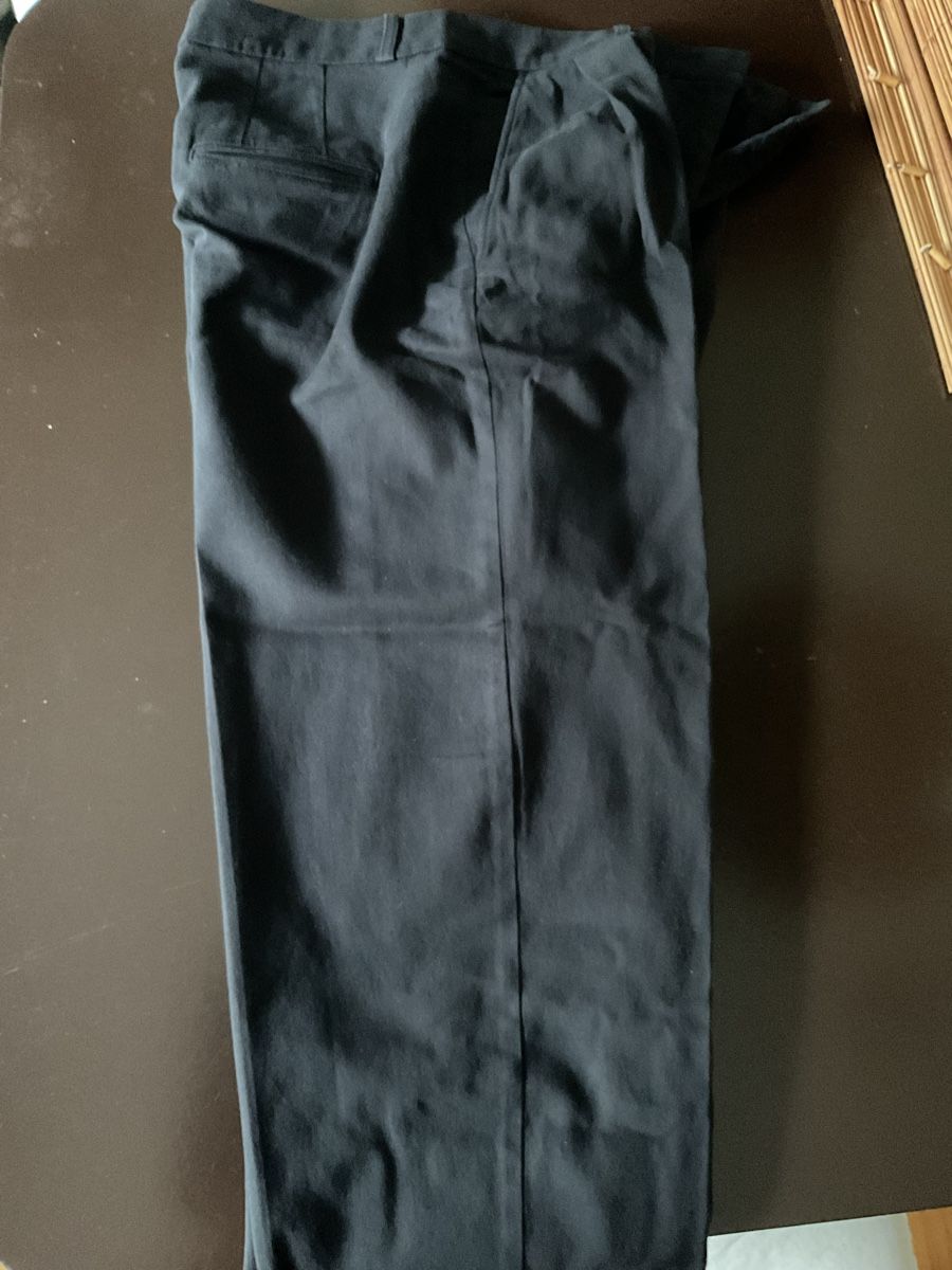 Benetton Pantaloni: Pantaloni Benetton neri comodi tg. IT44 – Nuovo (secondo la descrizione) da Penthalaz venduto da fed_5ypc 1