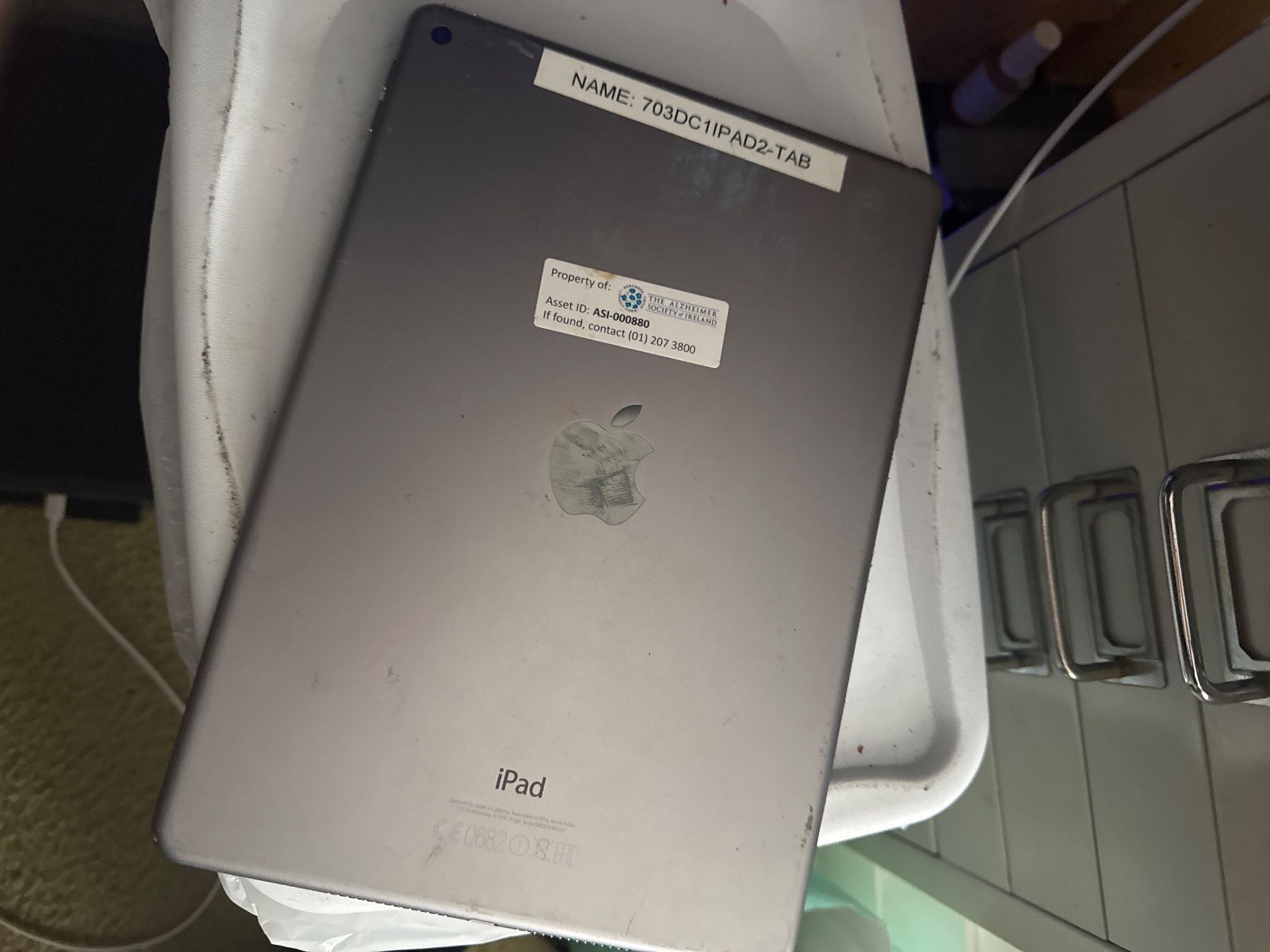 Apple Tablet PC: Ipad Air 2- A1566 - icloude / Display top – Difettoso da Olten venduto da HoYa01 2