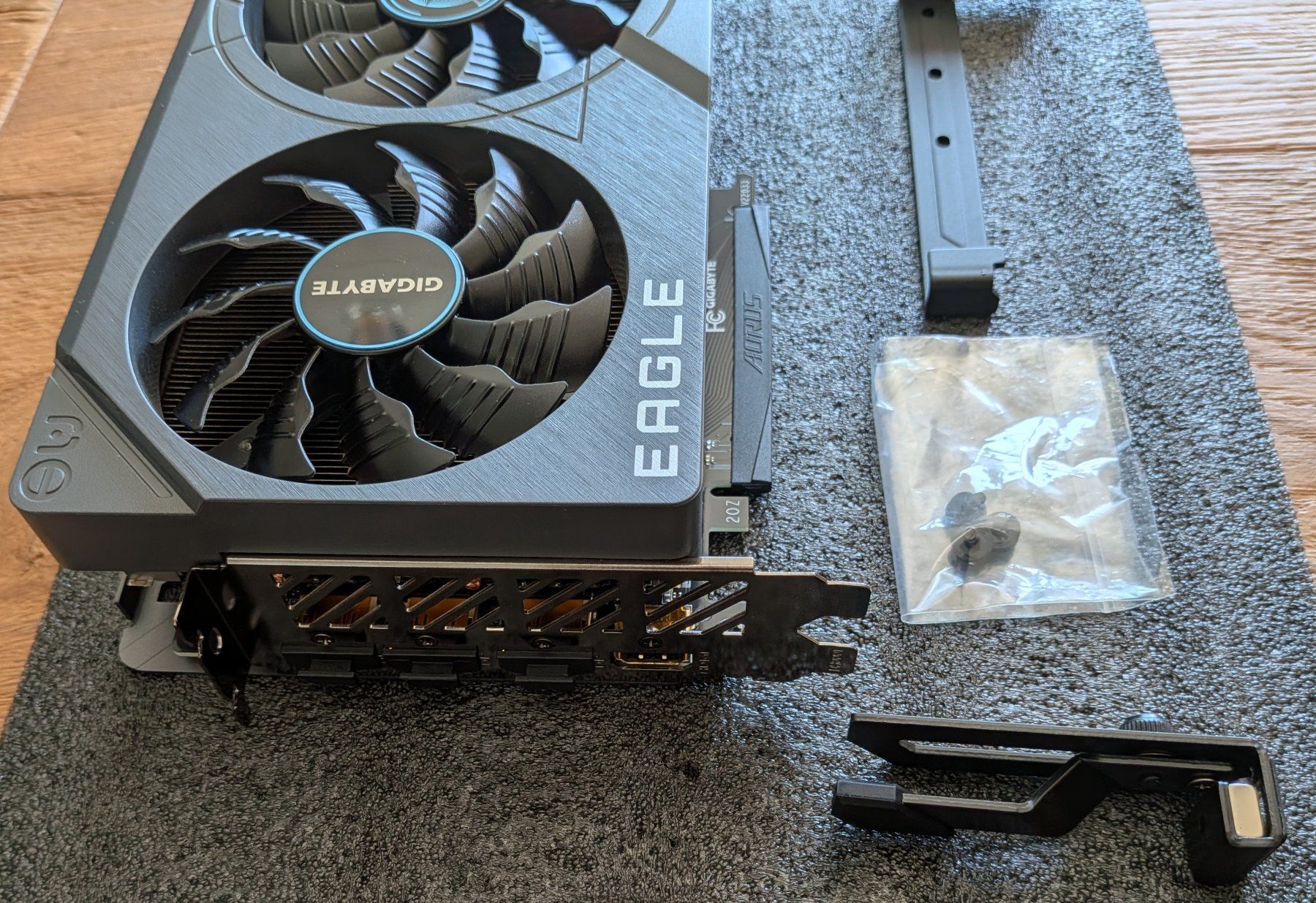Gigabyte Grafikkarten: Gigabyte GeForce RTX 4070 Ti EAGLE 12G WINDFORCE (rev. 1.0) – Gebraucht aus Stabio von Schub08 4