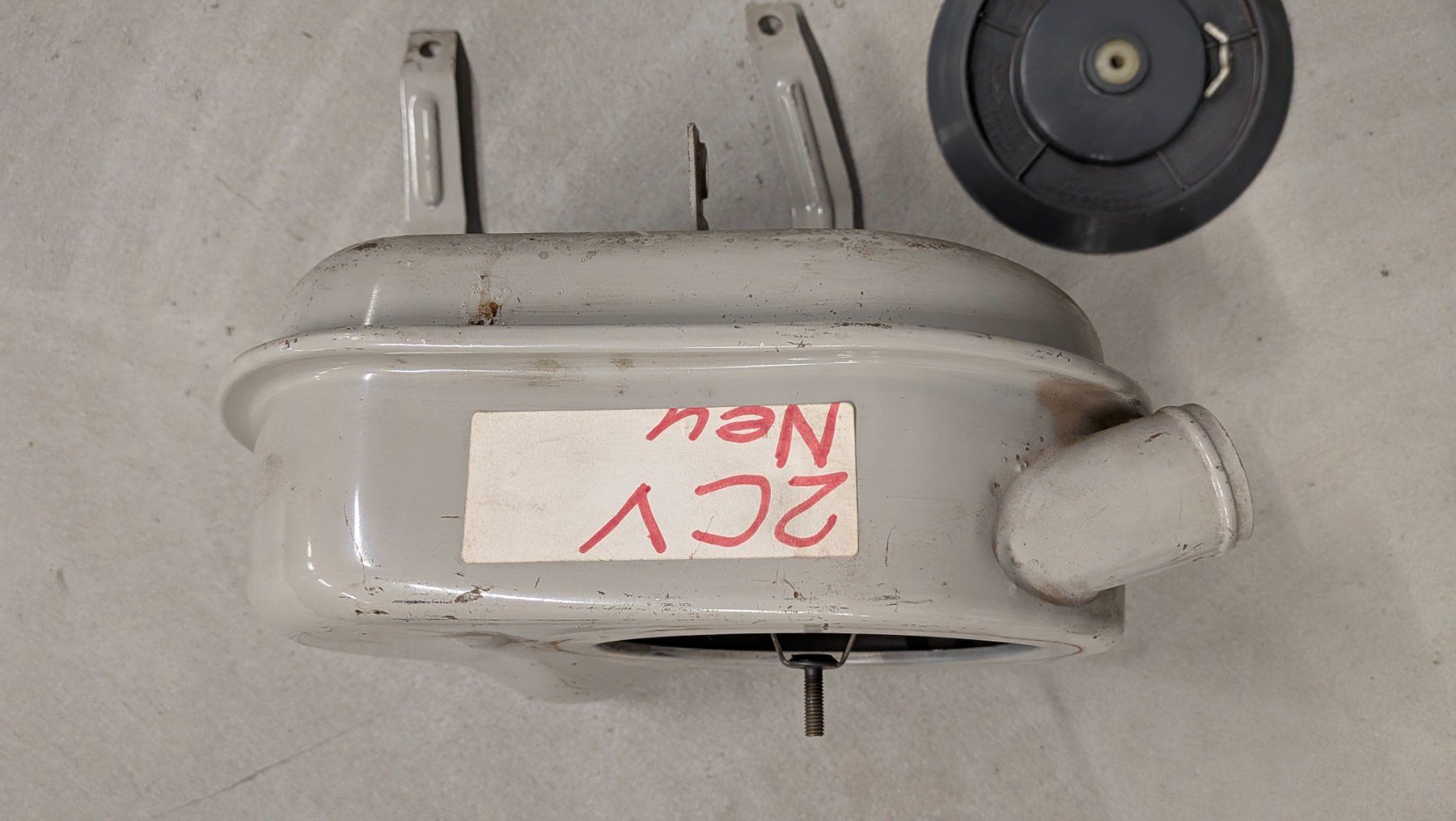 Citroën Tutti pezzi di ricambio auto: Citroen 2CV Luftfiltergehäuse grau – Usato da Thun venduto da Mirweb