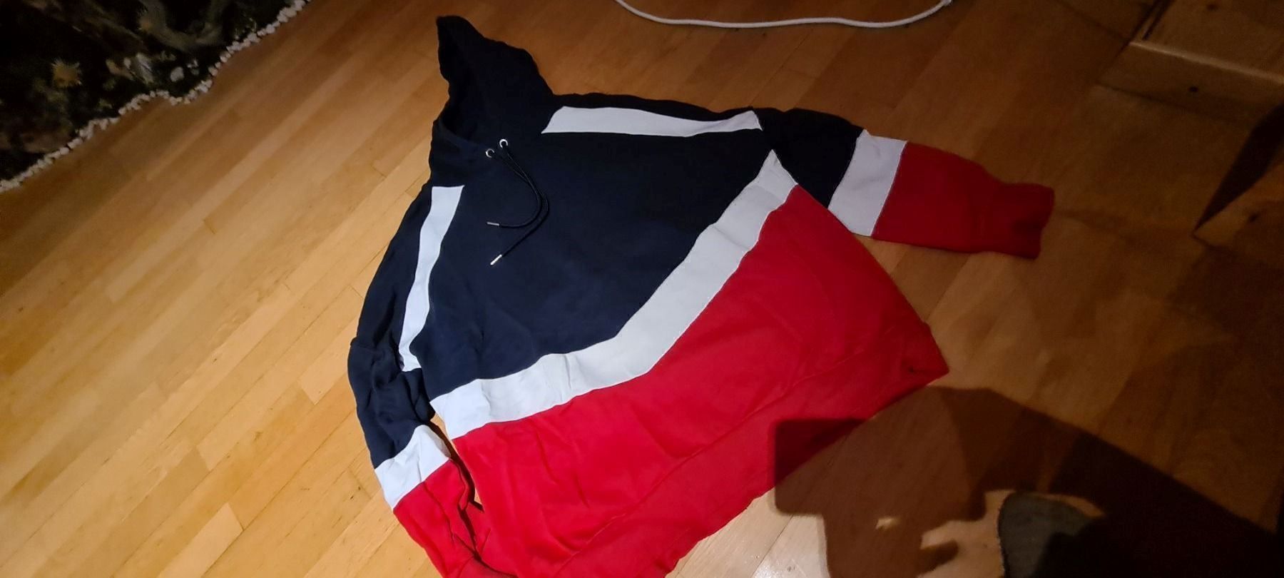 Lotti di vestiti: Pulli von Benetton und Hoodie gr.M – Usato da Ferden venduto da jemyce 4