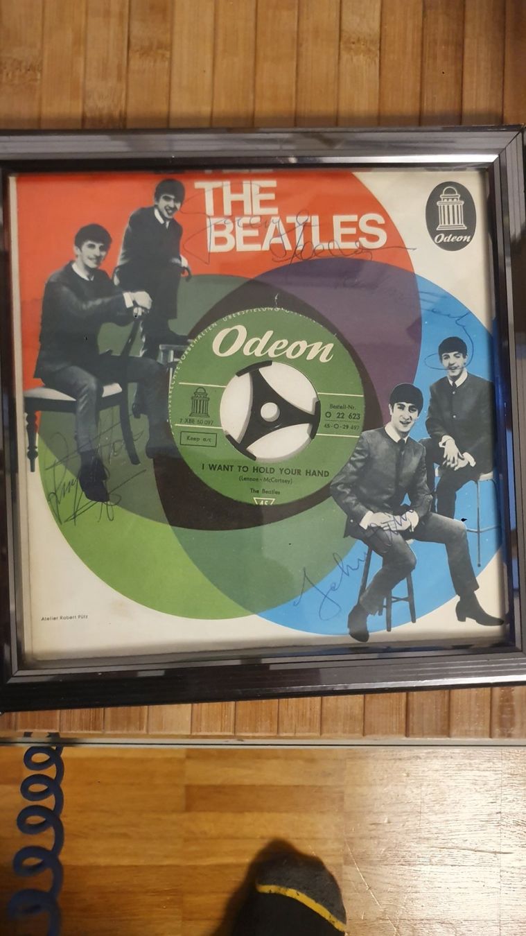 Dischi in vinile: The Beatles Singel mit Vier Autogramme. – Usato da Rämismühle venduto da beni0010