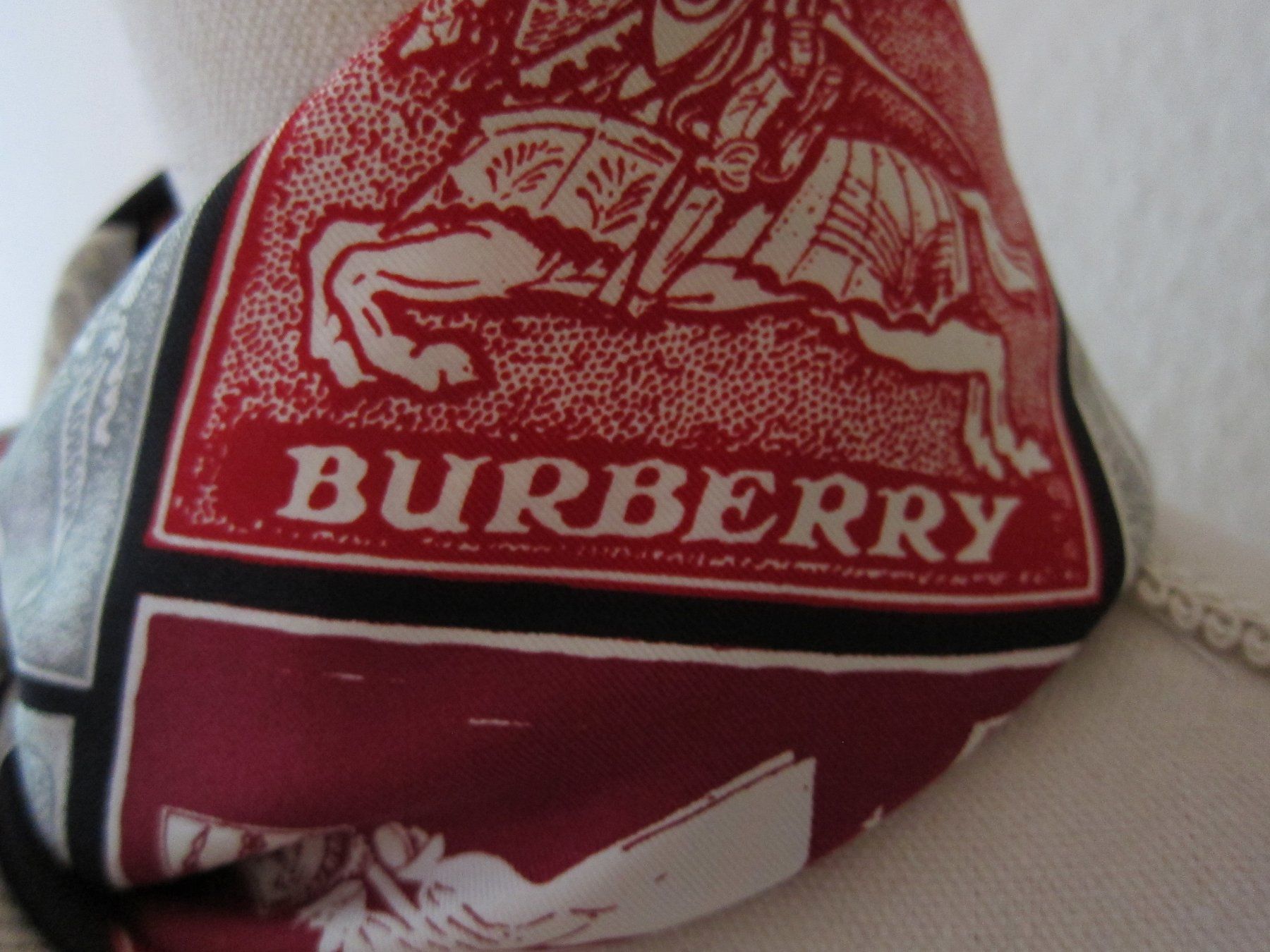 Burberry Foulard & Sciarpe: Foulard Burberry Seide, NEU! – Nuovo (secondo la descrizione) da Zürich venduto da Italia58 1