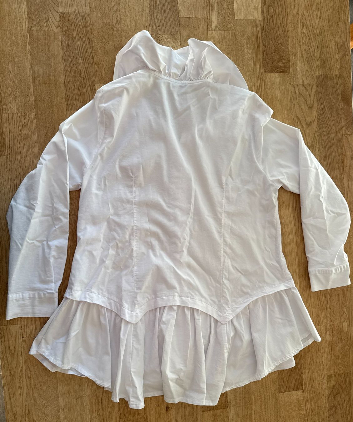 Camicette: Spende Theodora Stiftung - Absolut Bluse Volant - Gr S/M – Usato da Fällanden venduto da La_Natie 3