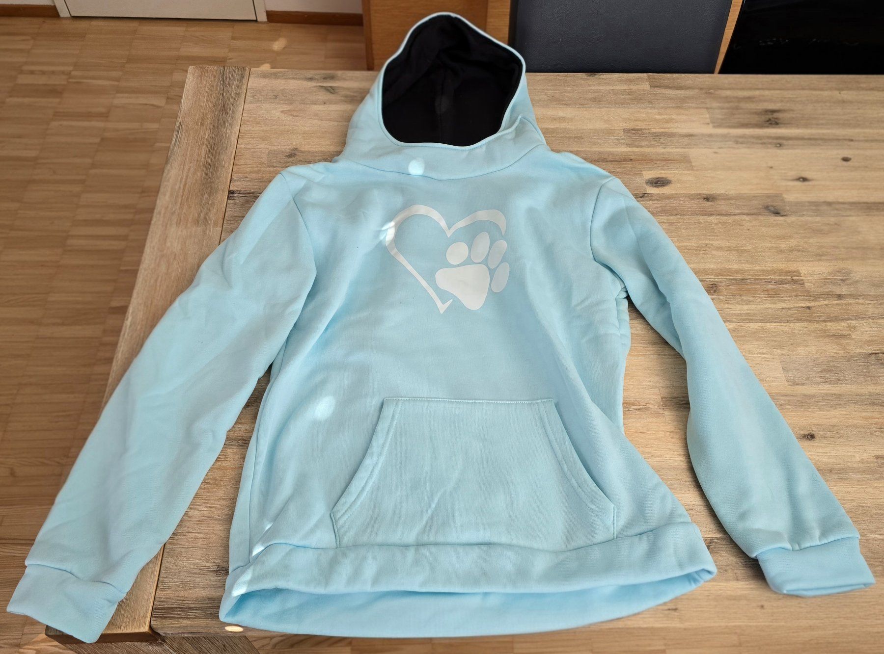 Maglioni & Felpe: Kapuzenpullover hellblau mit Pfotenmotiv gebraucht – Usato da Willisau venduto da isa117
