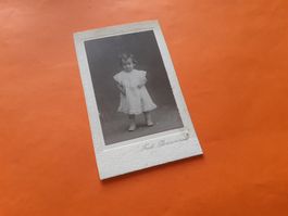SCHWIIZER CHIND DAZUMAL - PETITE FILLE en BLANC -GENEVE GENF