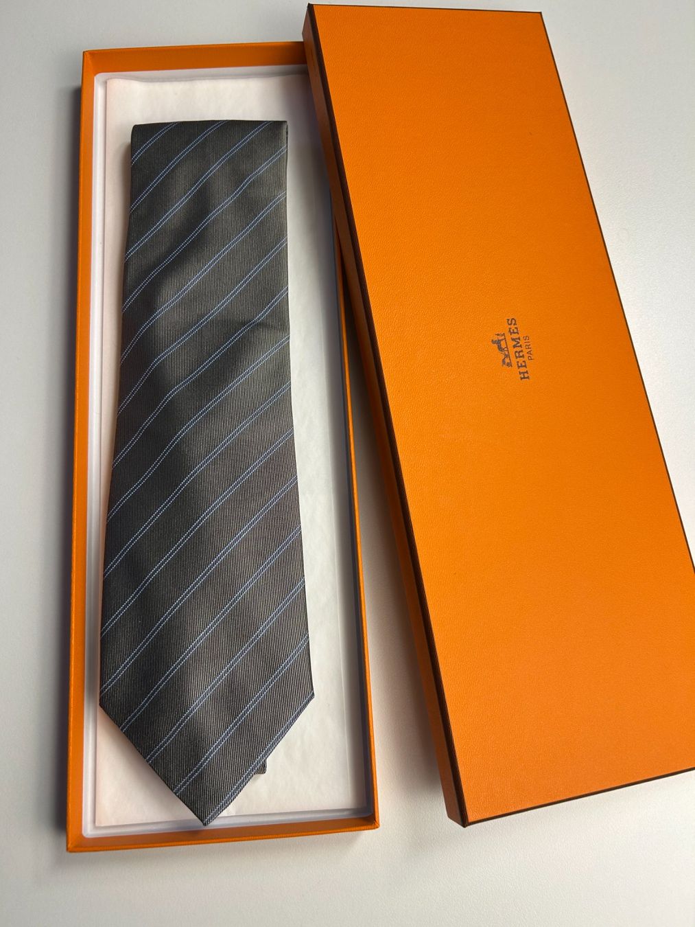 Hermès Cravatte: Hermes gestreifte Taft Krawatte – Nuovo (secondo la descrizione) da Bern venduto da kurtikobolt74