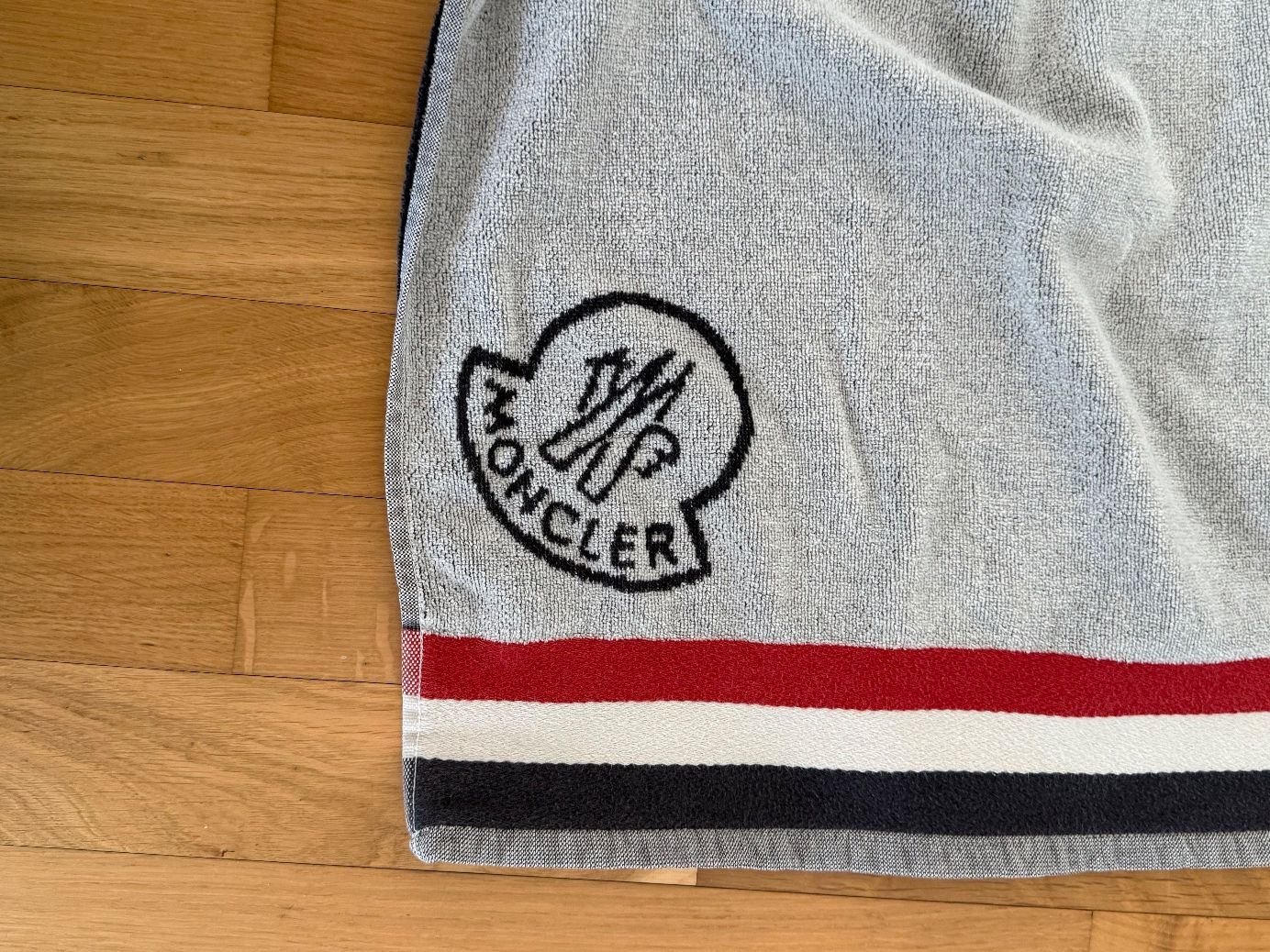 Teli da bagno: Moncler Strandtuch – Usato da Au ZH venduto da Shalima1985 1