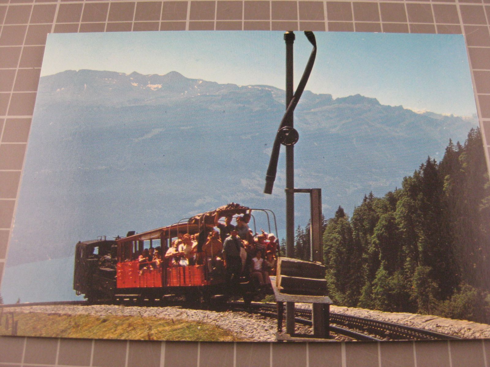 Cartoline postali: AK Brienz Planalp Bahnhof mit Zug  – Usato da Malters venduto da Marosko