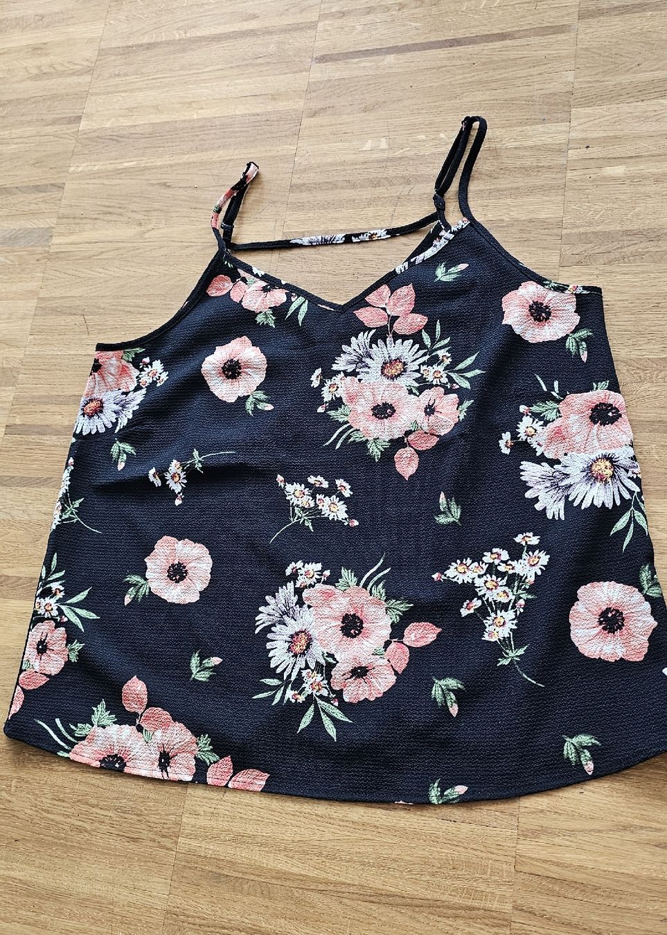 Only Top: ONLY Top, Grösse 36, Sommerliches Blumenmuster, Schwarz – Usato da Zürich venduto da pri_9hkk