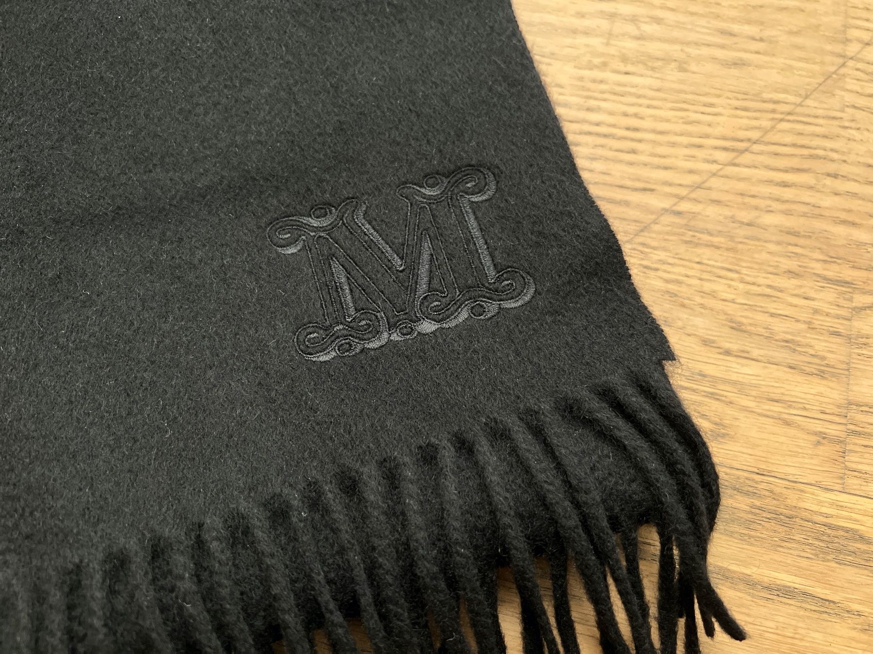Max Mara Foulards, Tücher & Schals: MAX MARA Schal aus Kamelhaar, schwarz, original, NEU – Neu und originalverpackt aus Zürich von methee1107 7