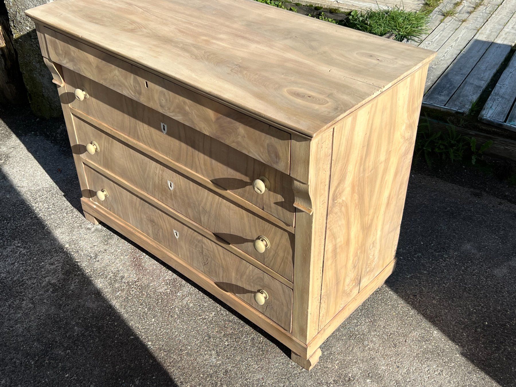 Kommoden: ART 1140-L Commode noyer sablé – Gebraucht aus Pont-La-Ville von BCMGLEAL 2