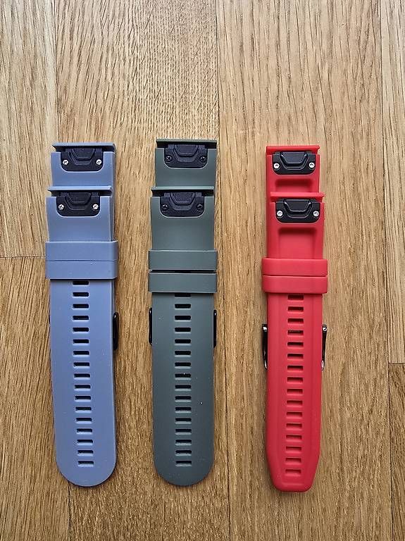 Atemregler & Jackets: À vendre neuf 22mm et 43mm Garmin  – Gebraucht aus Morges von Birriba