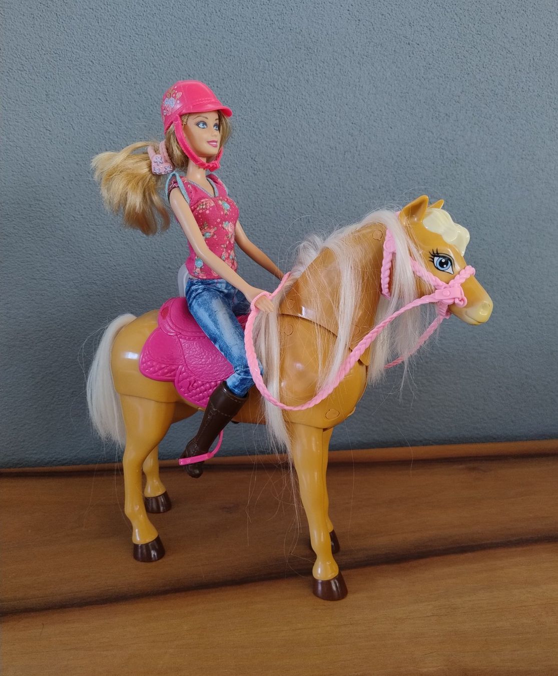 Giocattoli: Barbie mit Pferd – Usato da Dallenwil venduto da and-maia
