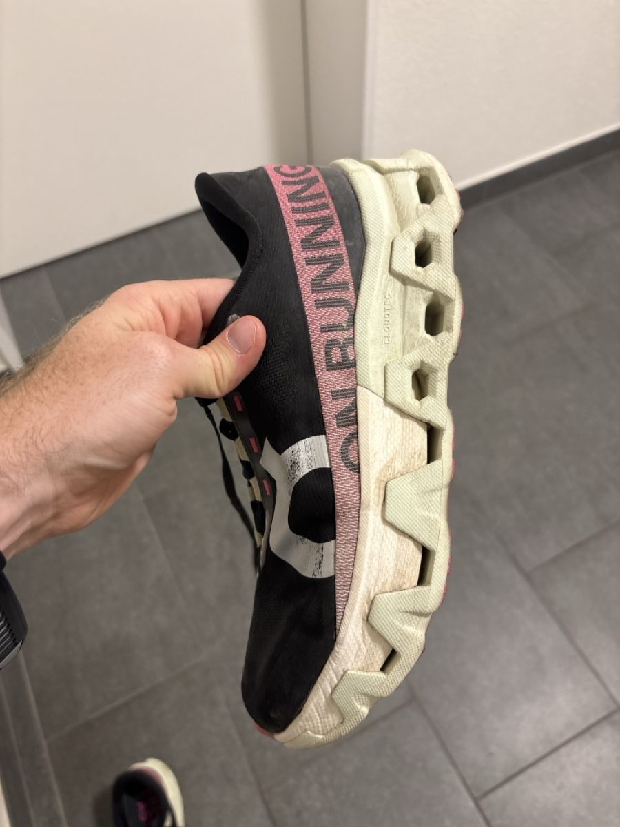 Scarpe da uomo: Used On Cloudmonster Hyper 2 – Usato da Zürich venduto da eda_b878 1