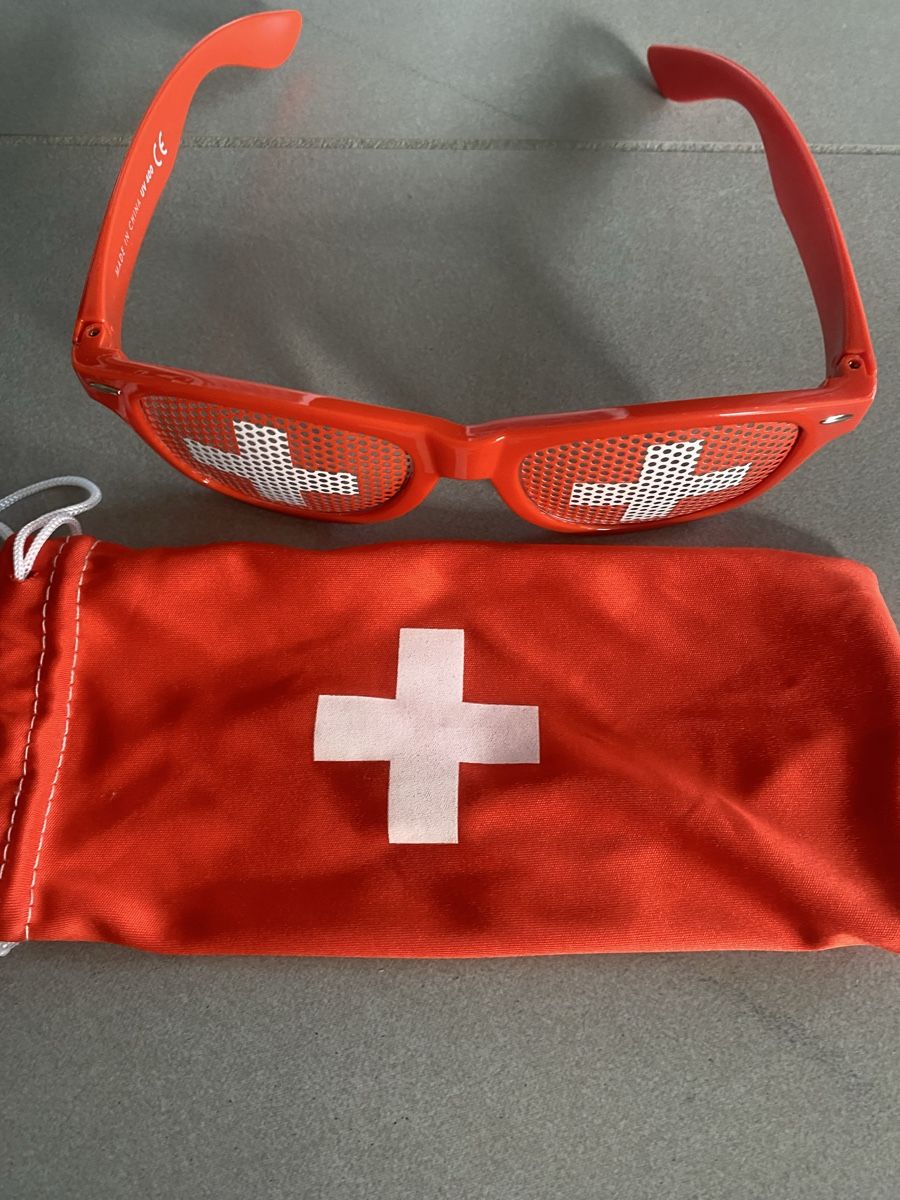 Occhiali & Lenti: Sonnenbrille Schweiz mit Etui gebraucht  – Usato da Rüfenach AG venduto da Hel_rrz6 1