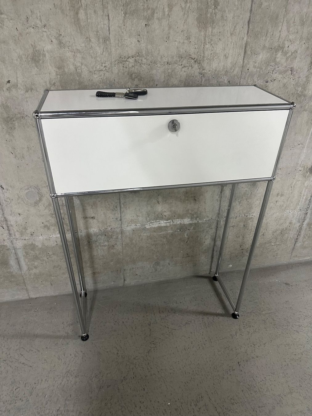 USM Cassettiere: USM Haller Sideboard Regal in weiß – Usato da Pfaffhausen venduto da only.lux 4