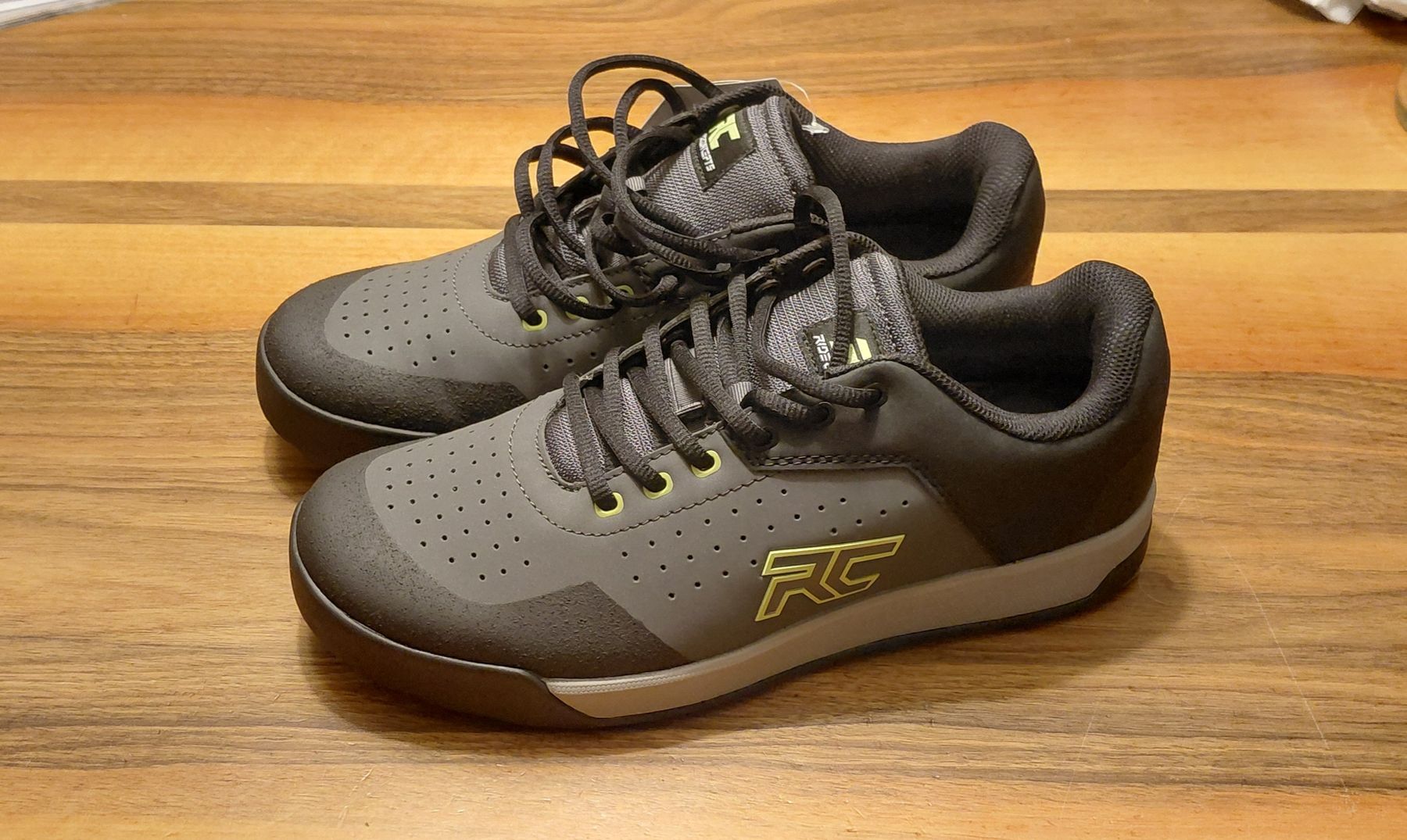 Scarpe da uomo: RC HELLION HOMMES gris CHROME/LIME Gr. 41 neu – Nuovo e nell'imballaggio originale da Diessenhofen venduto da kazwei