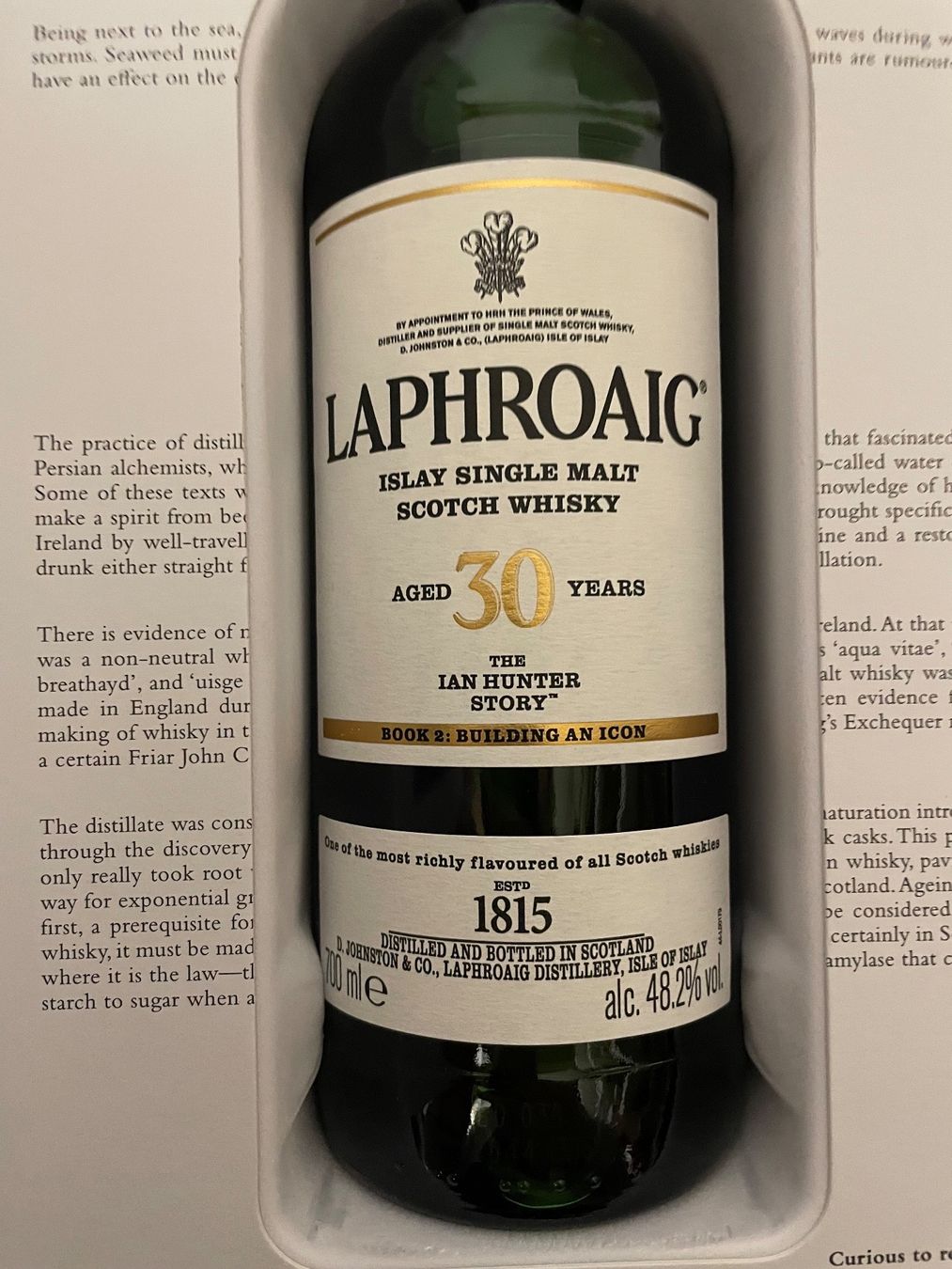 Laphroaig Bevande alcoliche: Laphroaig 30 Years Ian Hunter Book 2 Islay Whisky 48.2% – Nuovo e nell'imballaggio originale da Risch venduto da Bretorianer 3