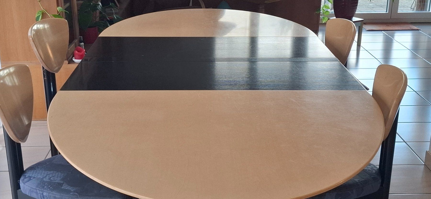 Tables: Esstisch Ahorn mit 4 Stühlen – D'occasion à Büron par oth_8gt9 5