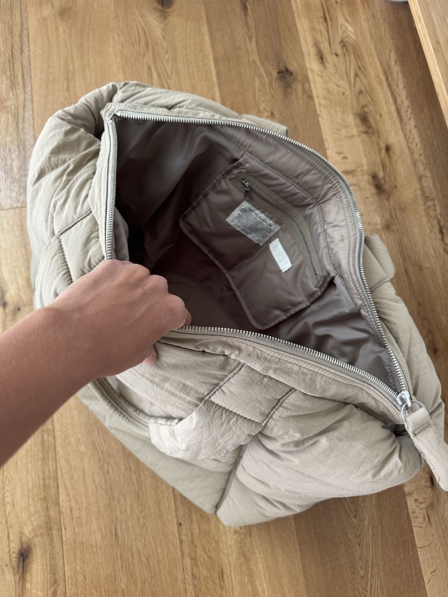 Arket Borse da donna: Arket Oversized Puffy Tote Bag – Usato da Interlaken venduto da fbnscl 3