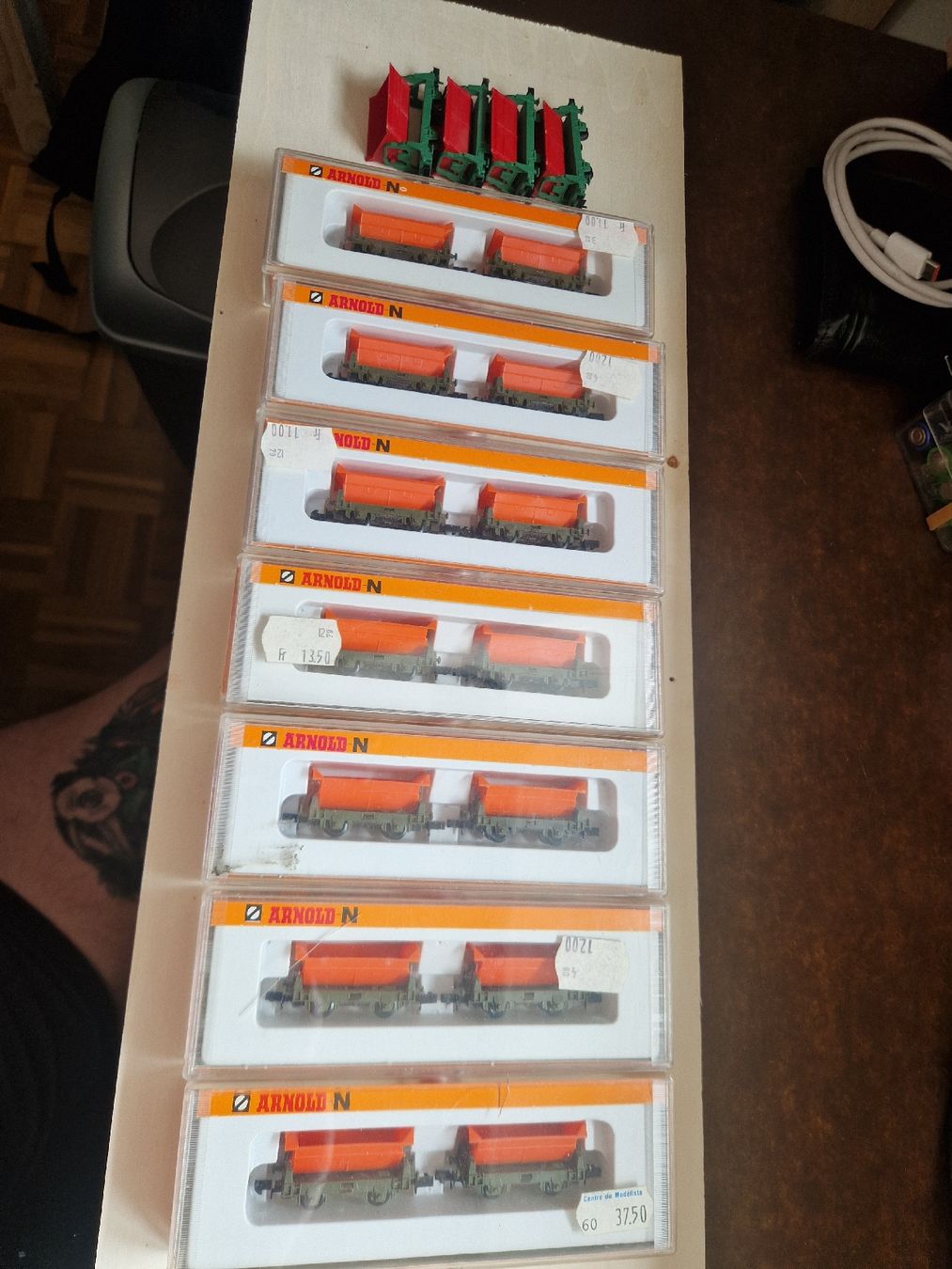 Arnold Modelleisenbahnen: 18 wagons marchandises  – Gebraucht aus Neuchâtel von allen07